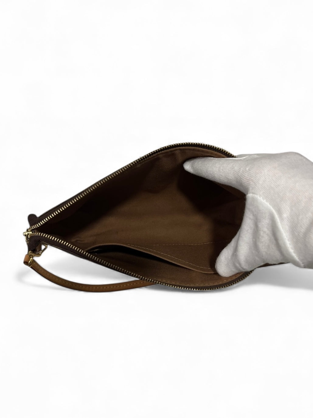 Louis Vuitton - Monogram canvas pouch