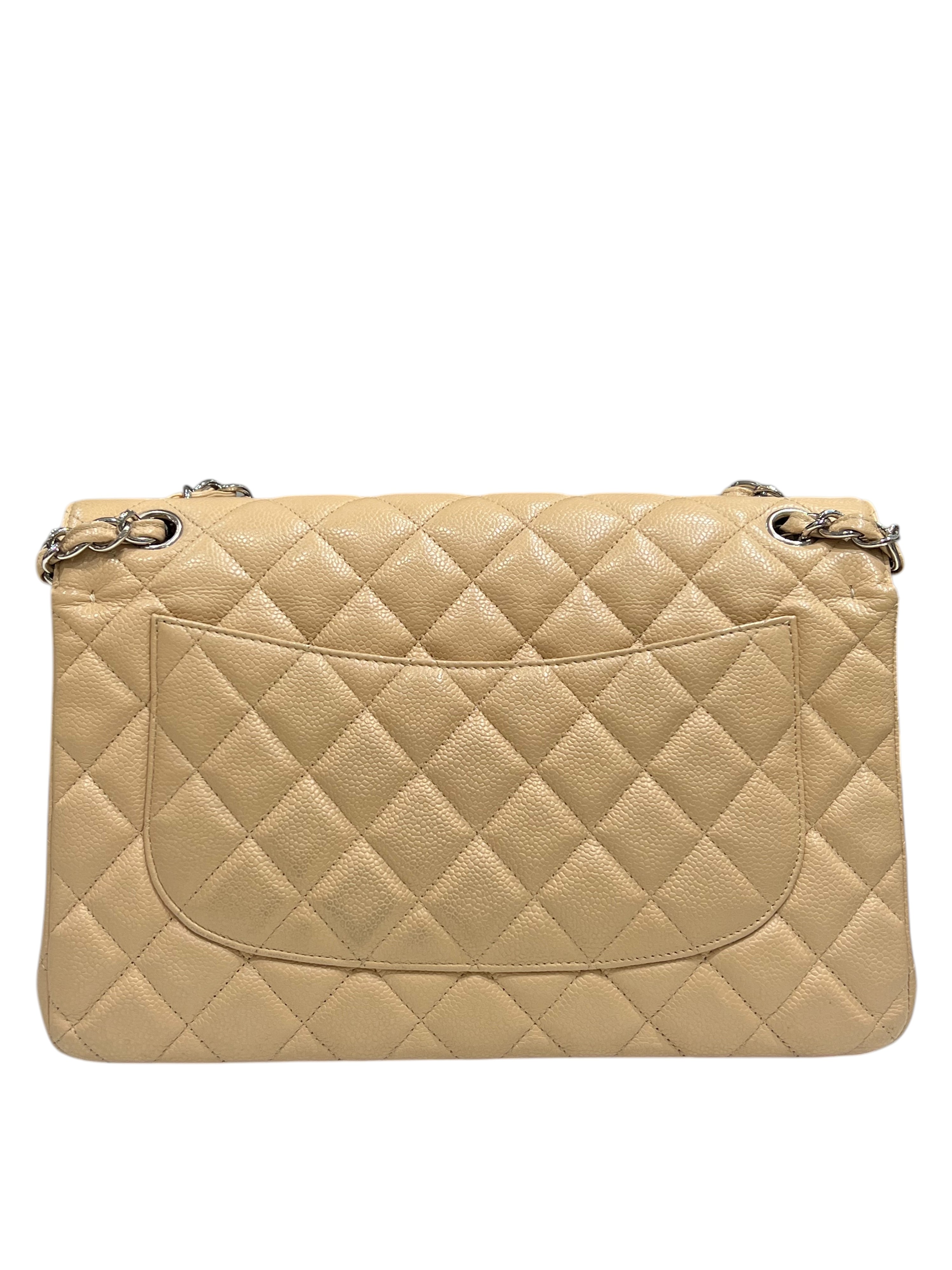 Chanel - Borsa jumbo in pelle martellata beige