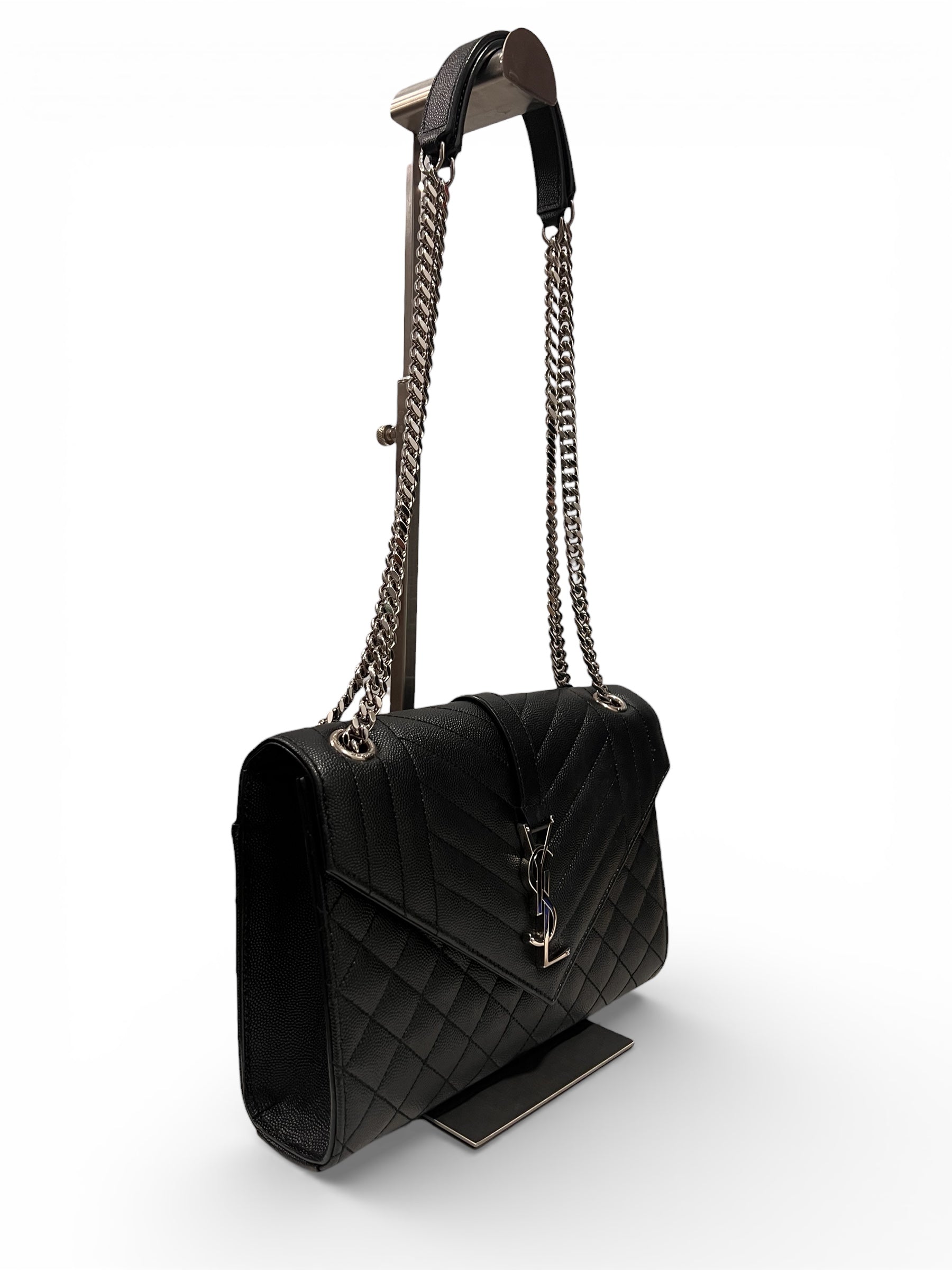 Yves Saint Laurent Sac Enveloppe en Cuir Matelassés | Les Folies d’Eugénie