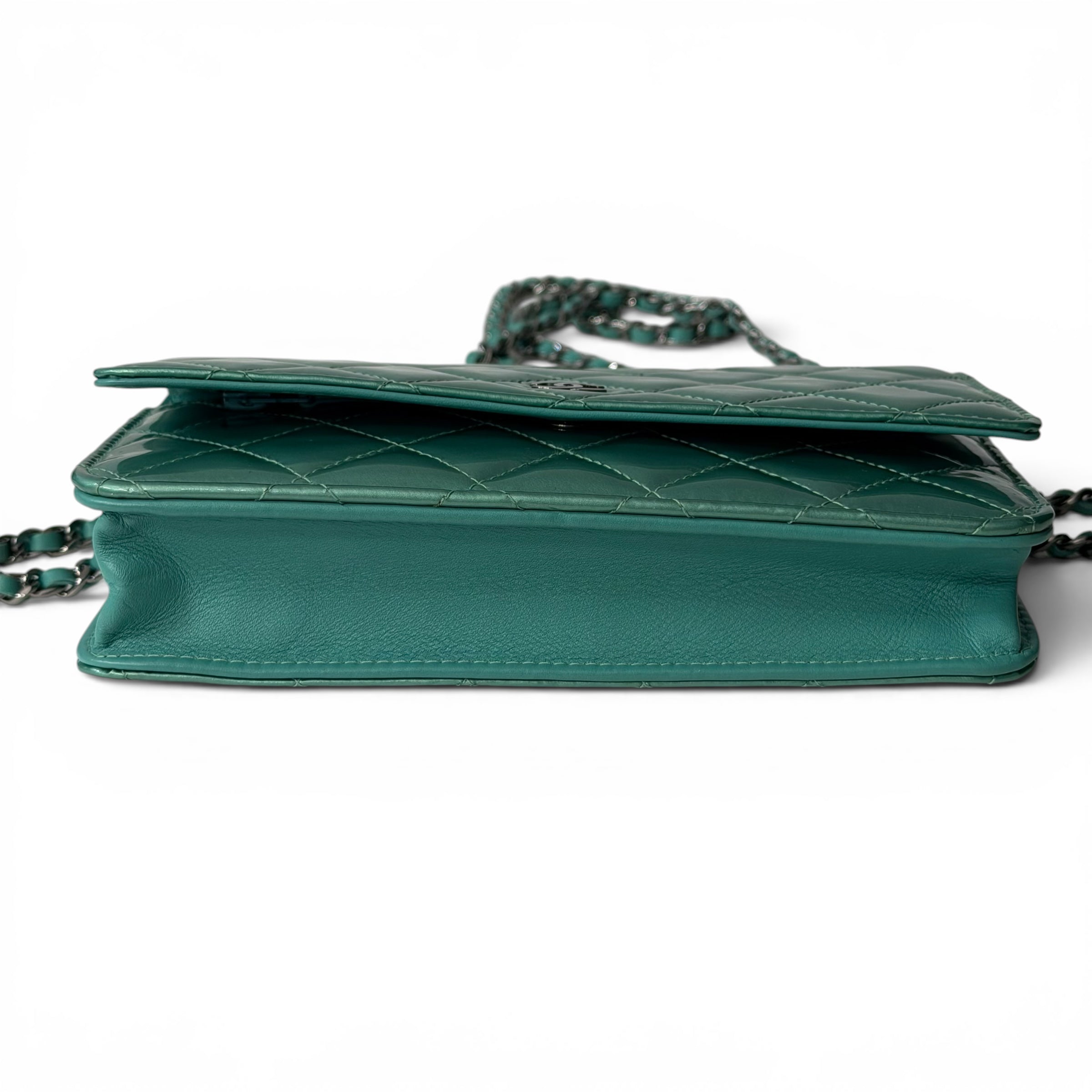 Chanel – Wallet on Chain aus mintgrünem Lackleder