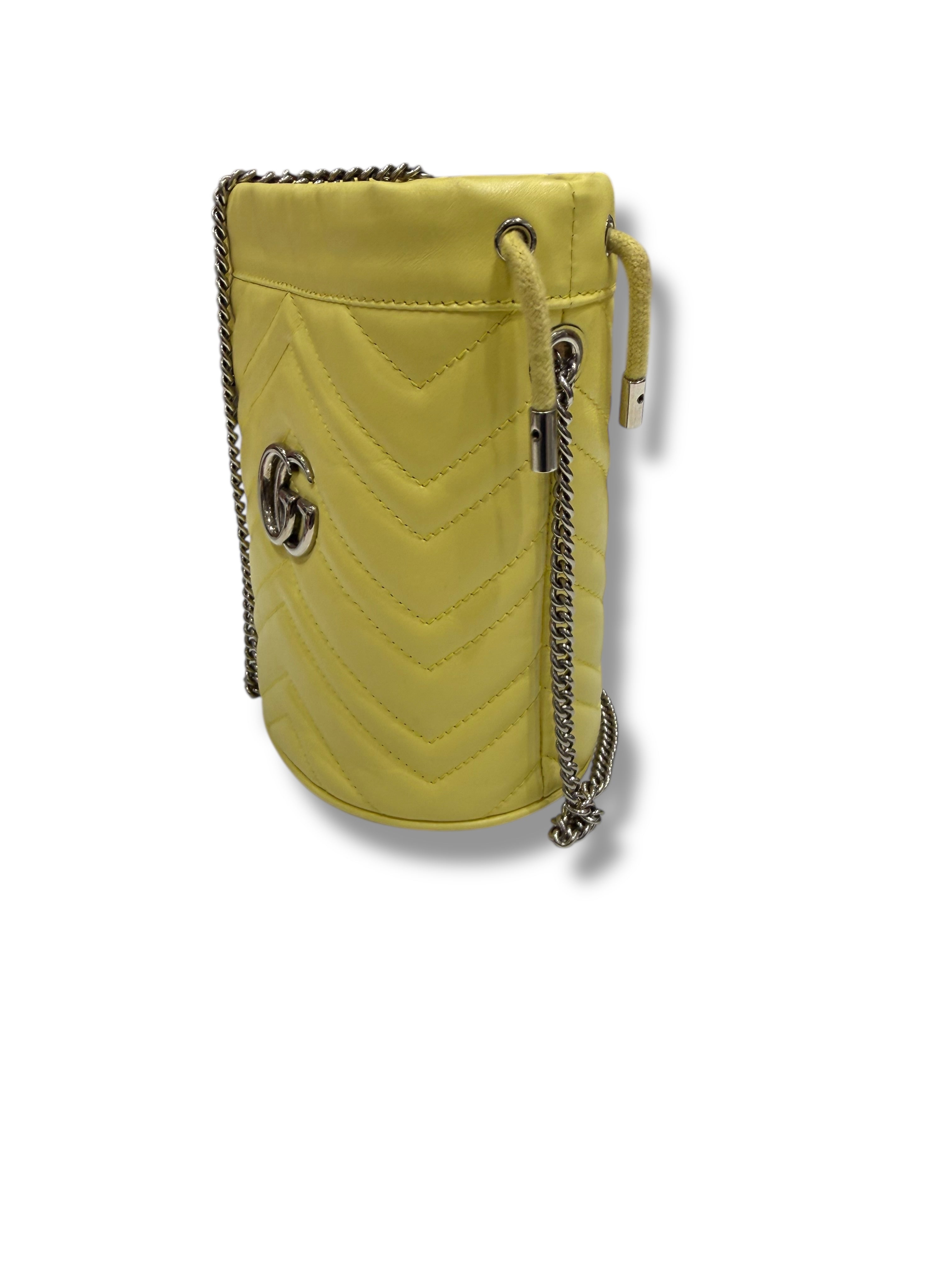 Gucci - Sac Bucket Marmont jaune