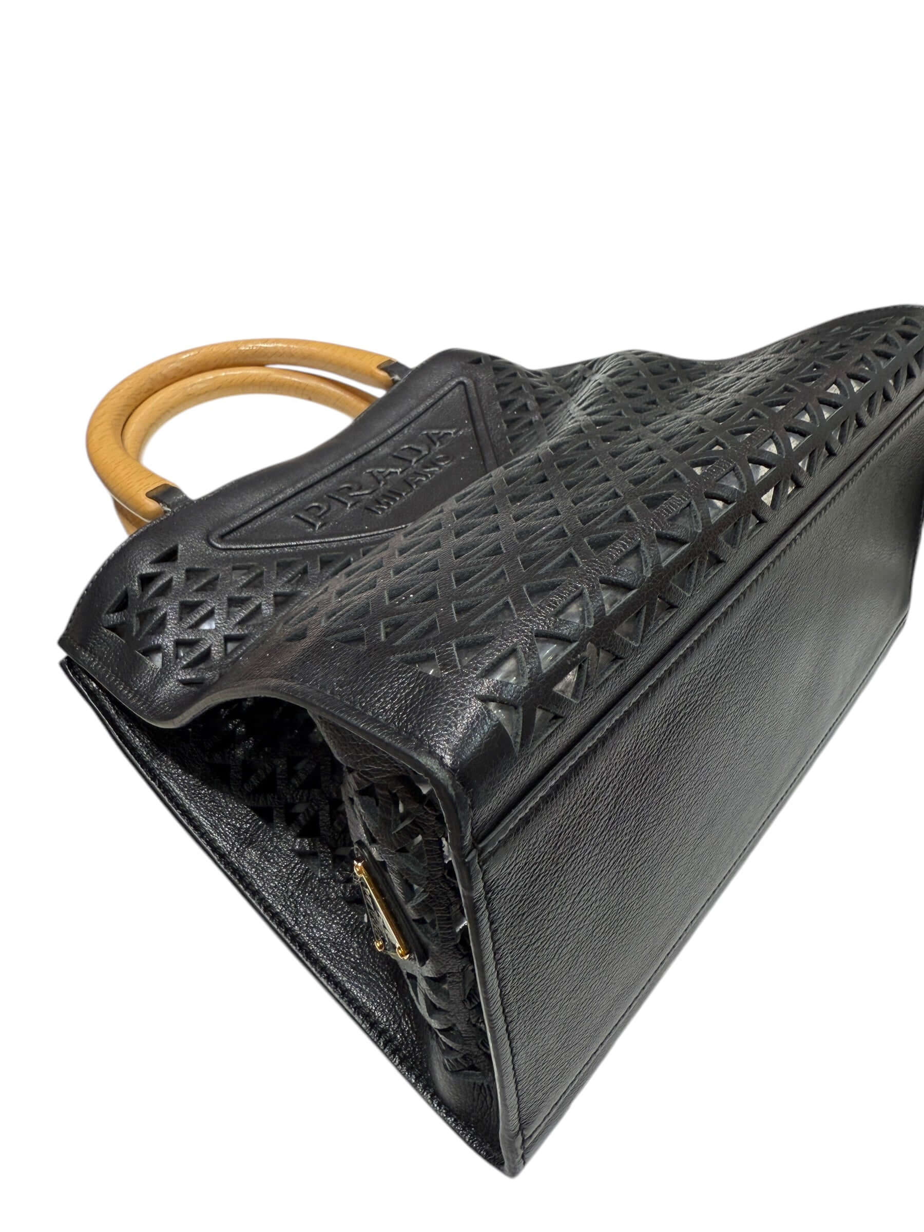 Prada - Sac panier en cuir noir