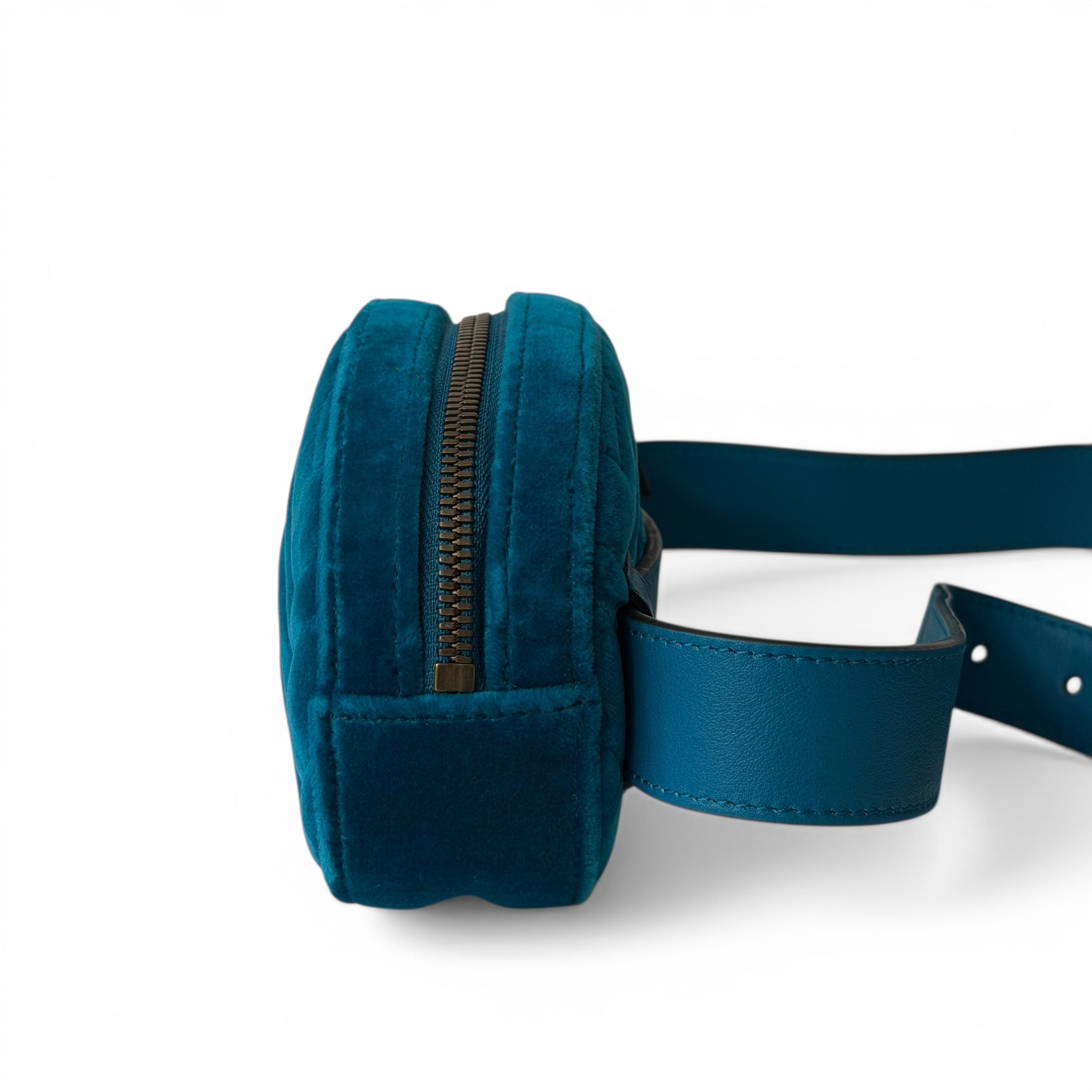 Gucci Sac Ceinture en Velours Bleu | Les Folies d’Eugénie