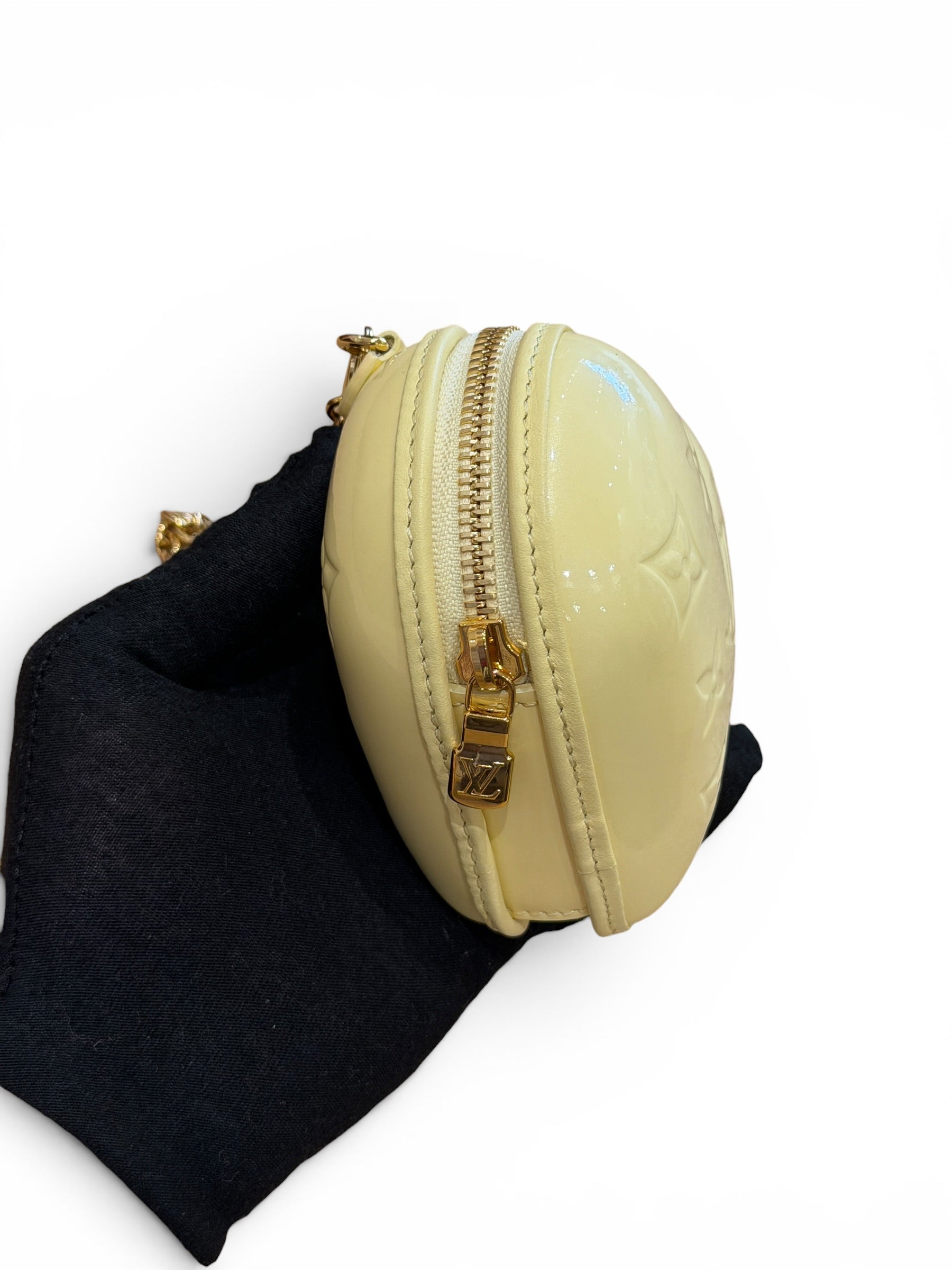 Louis Vuitton – Kleine Herz-Tasche, limitierte Edition, aus Lackleder mit Empreinte-Prägung