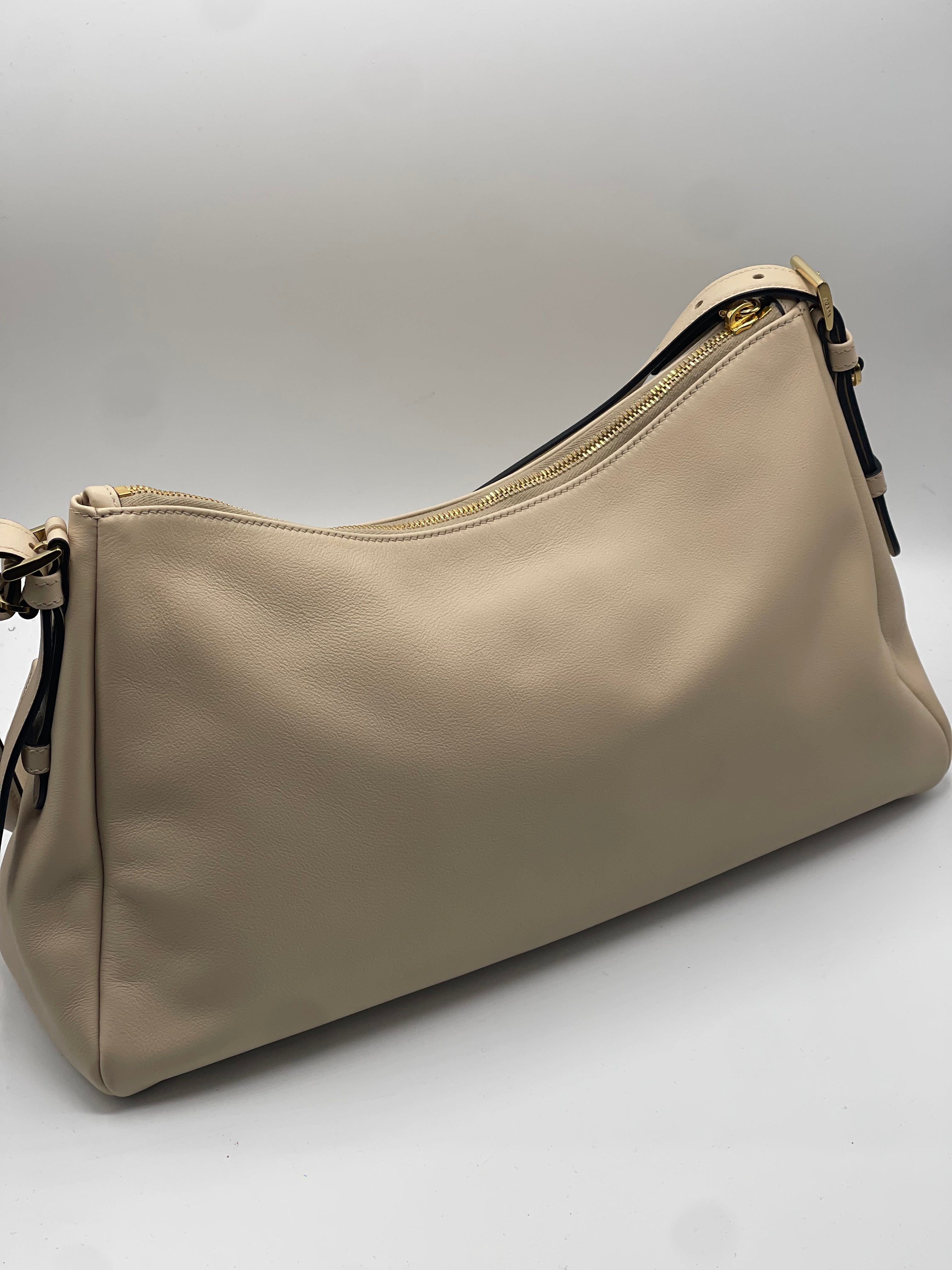 Prada - Sac Aimée sable MM