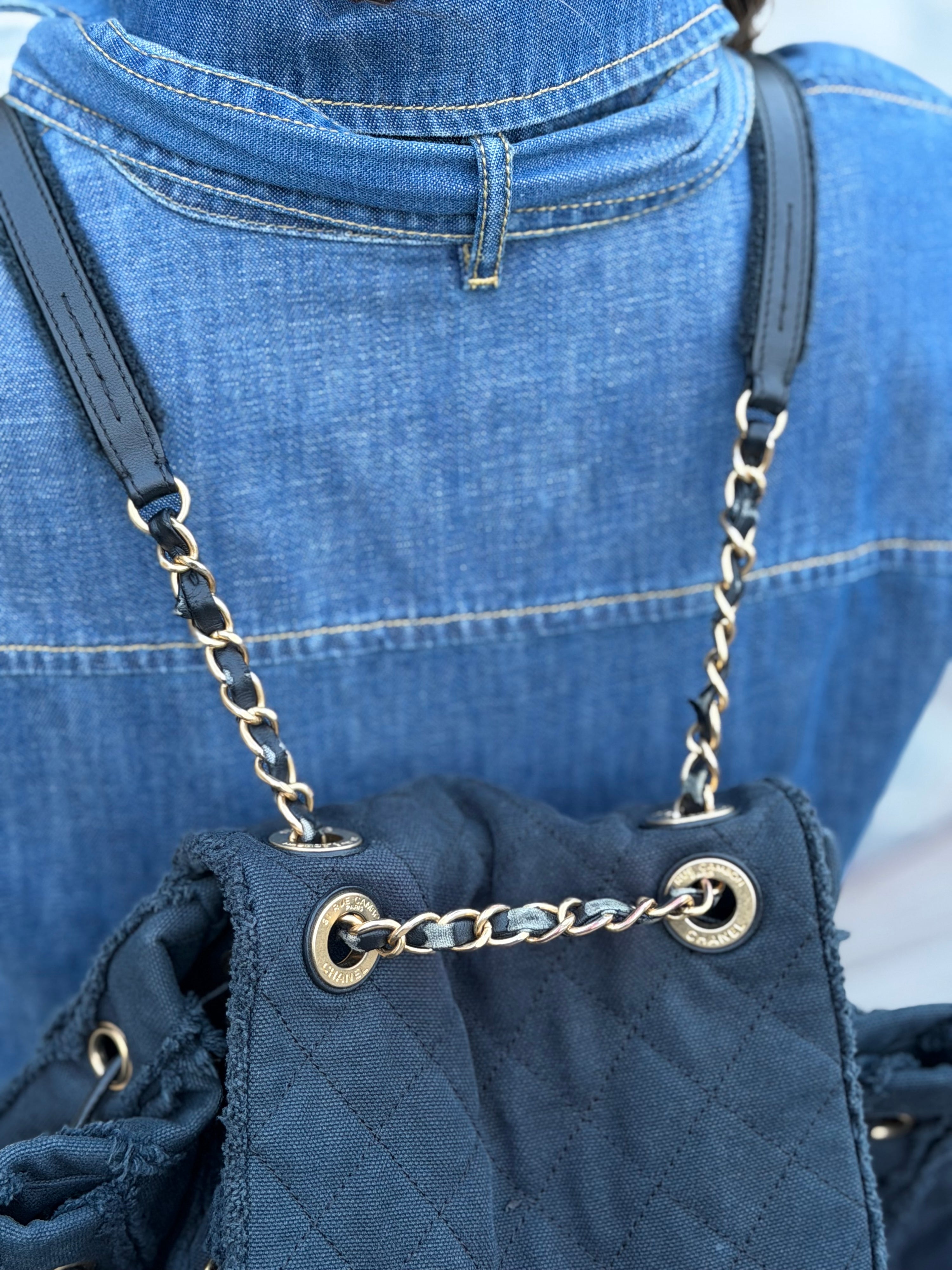 Chanel - Sac à dos moyen modèle en tissus effrangé