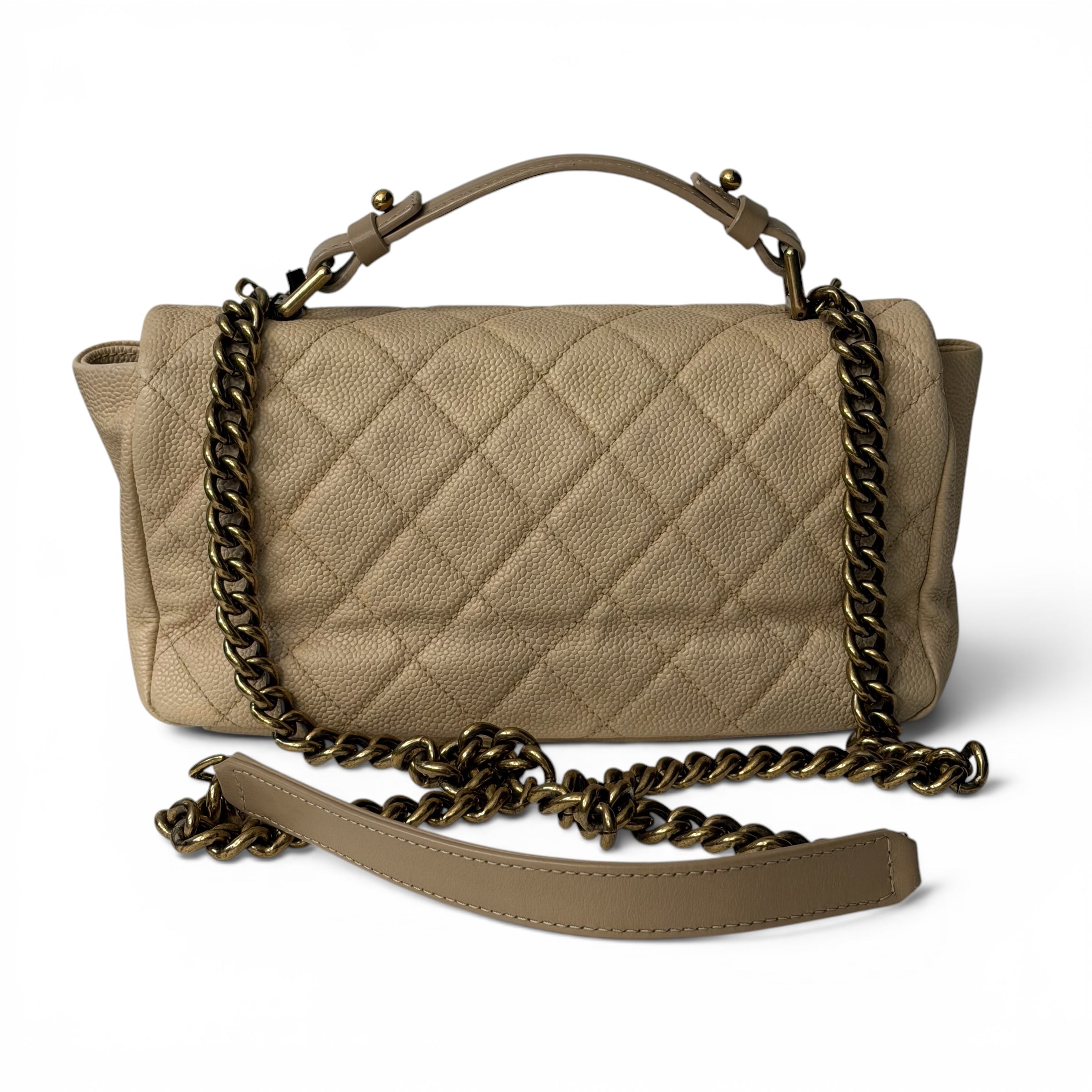 Chanel - Sac en cuir caviar beige avec poignée