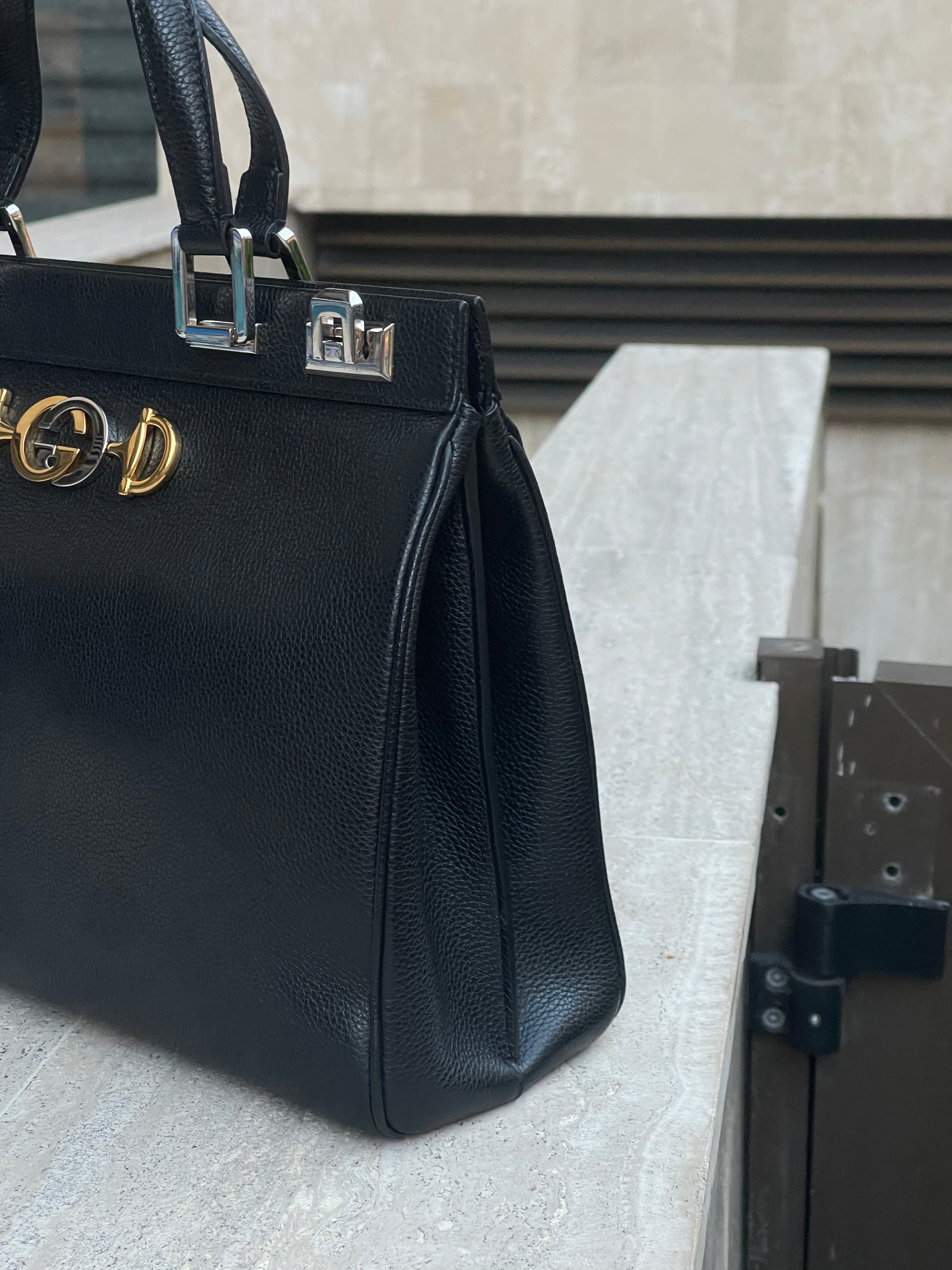Gucci - Borsa Zumi MM in pelle nera