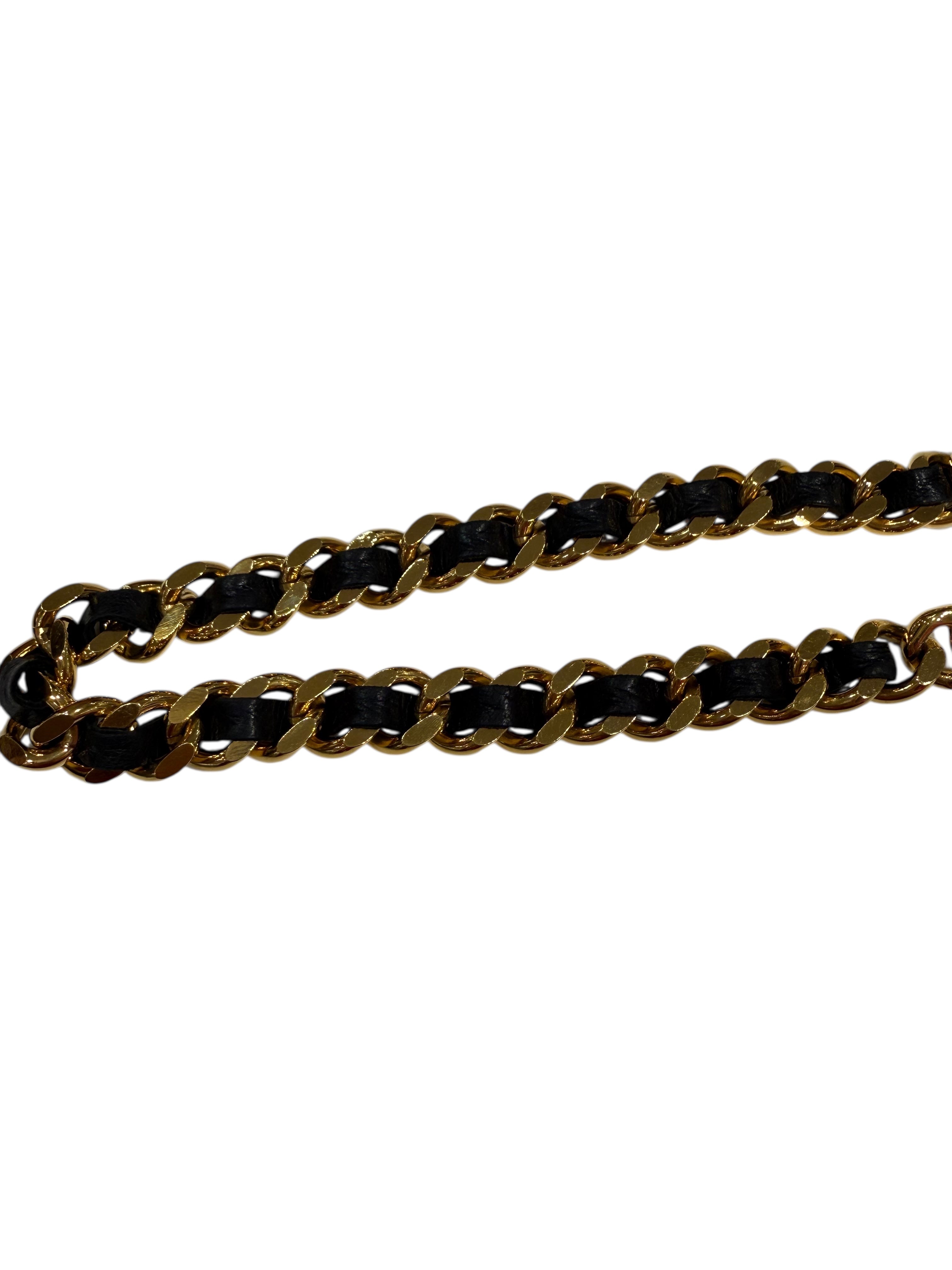 Chanel - Ceinture chaîne entrelacée et médaillon