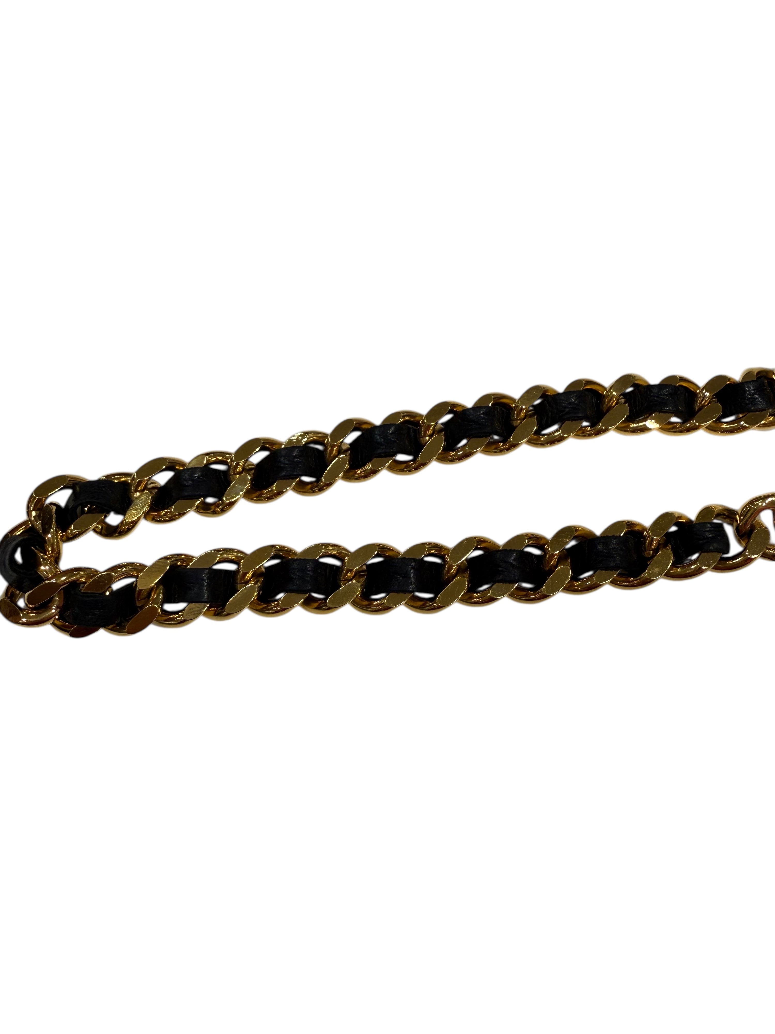 Chanel - Ceinture chaîne entrelacée et médaillon