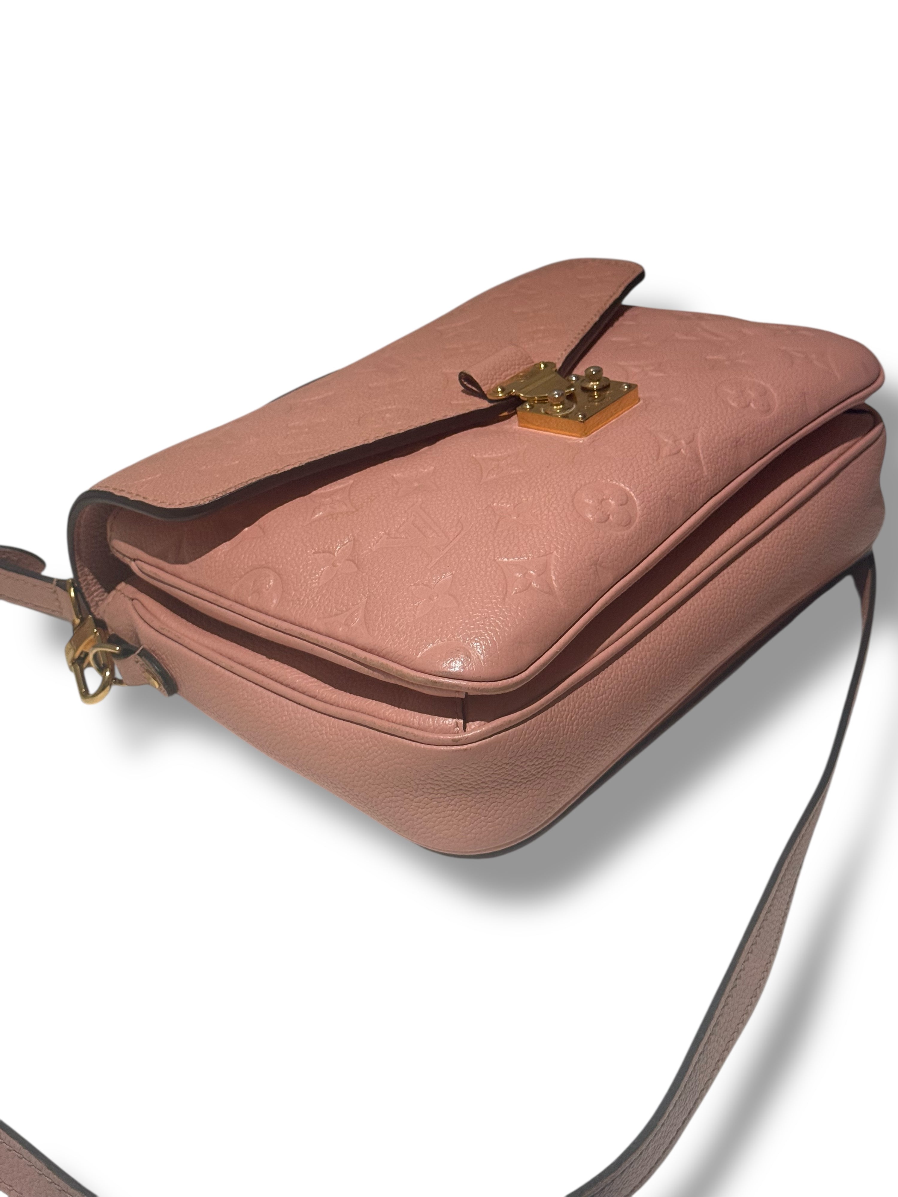 Louis Vuitton - Métis-Tasche geprägt Rose Sakura