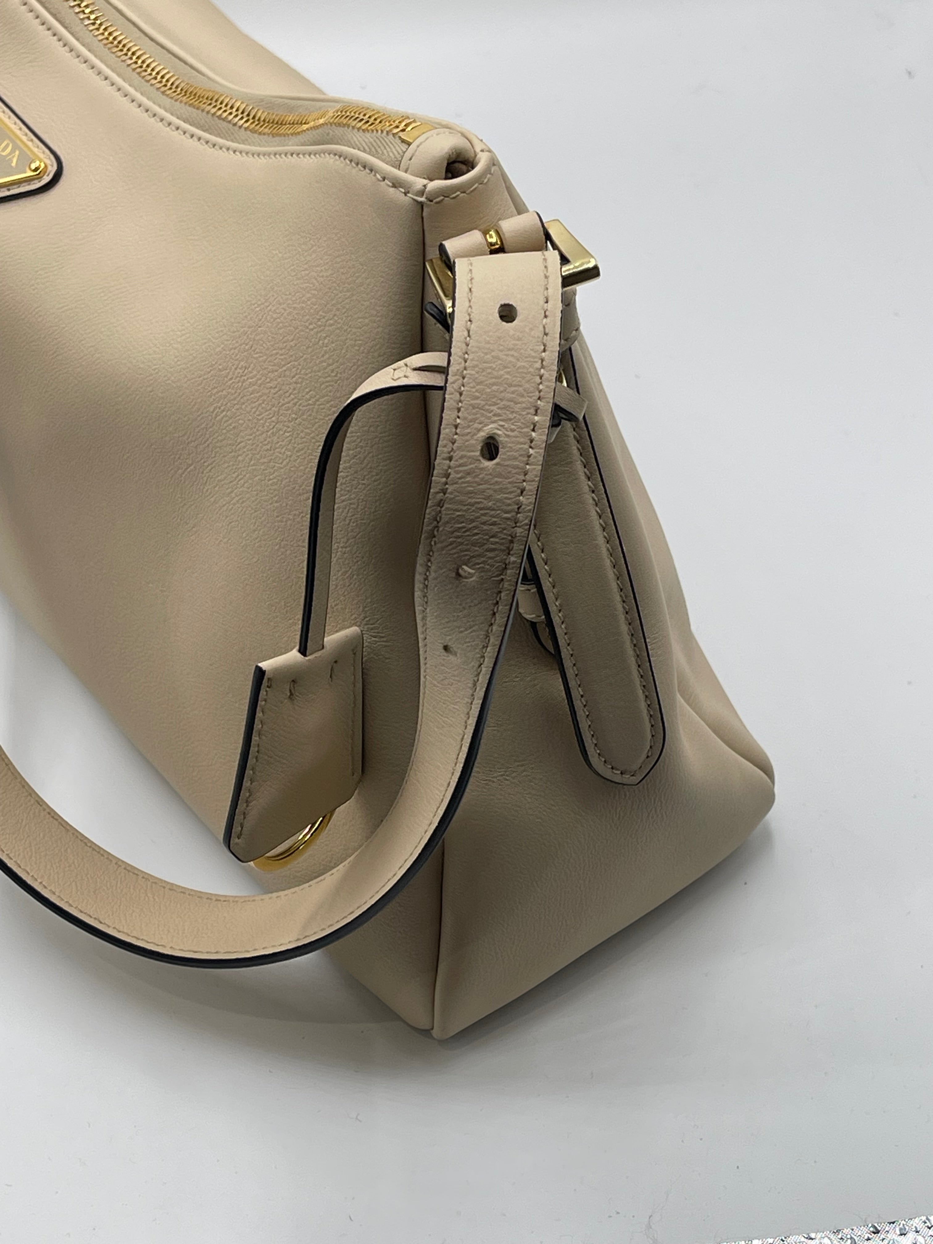 Prada - Sac Aimée sable MM