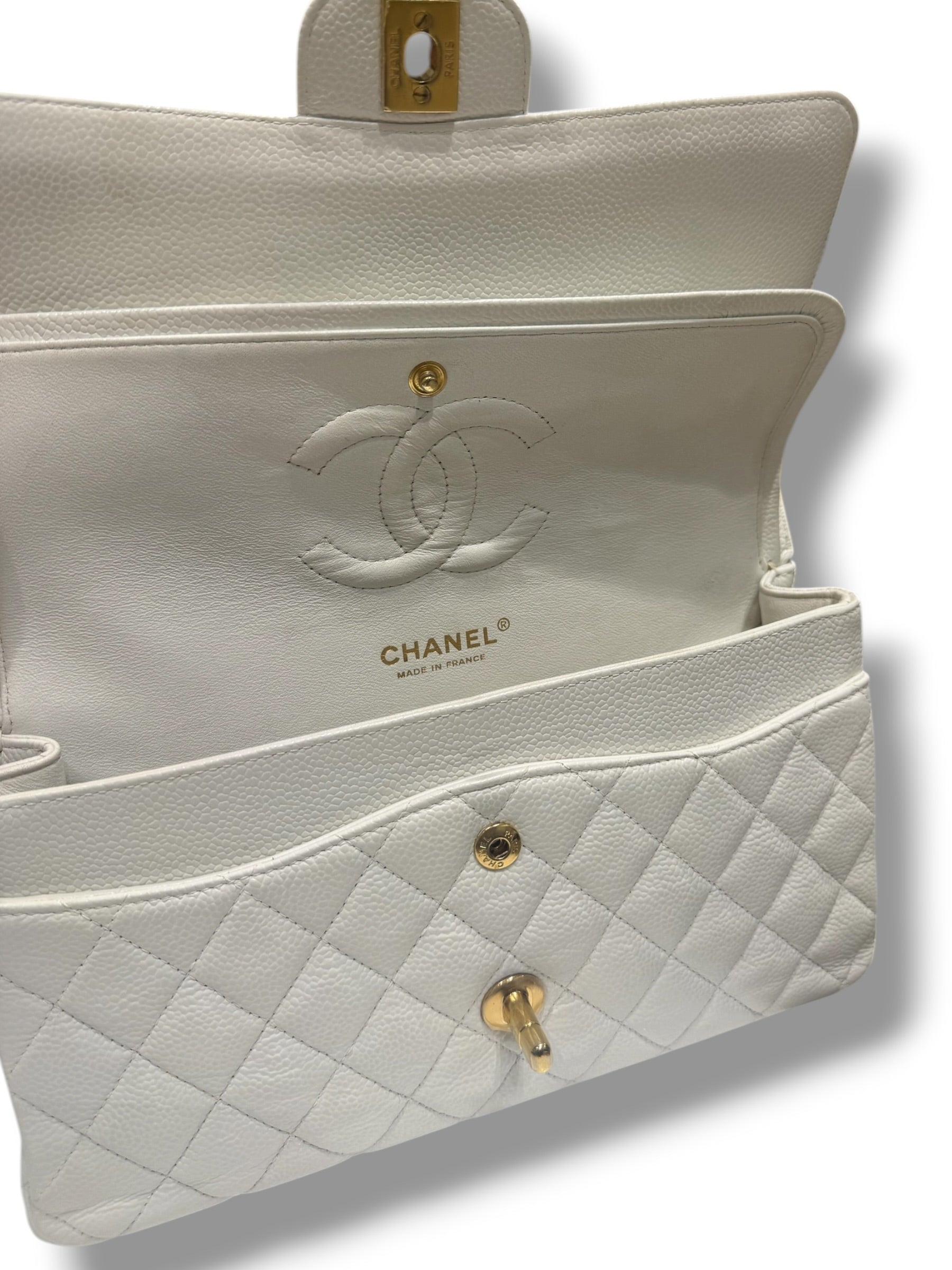 Chanel Sac Timeless 25 Cuir Caviar Blanc | Les Folies d’Eugénie