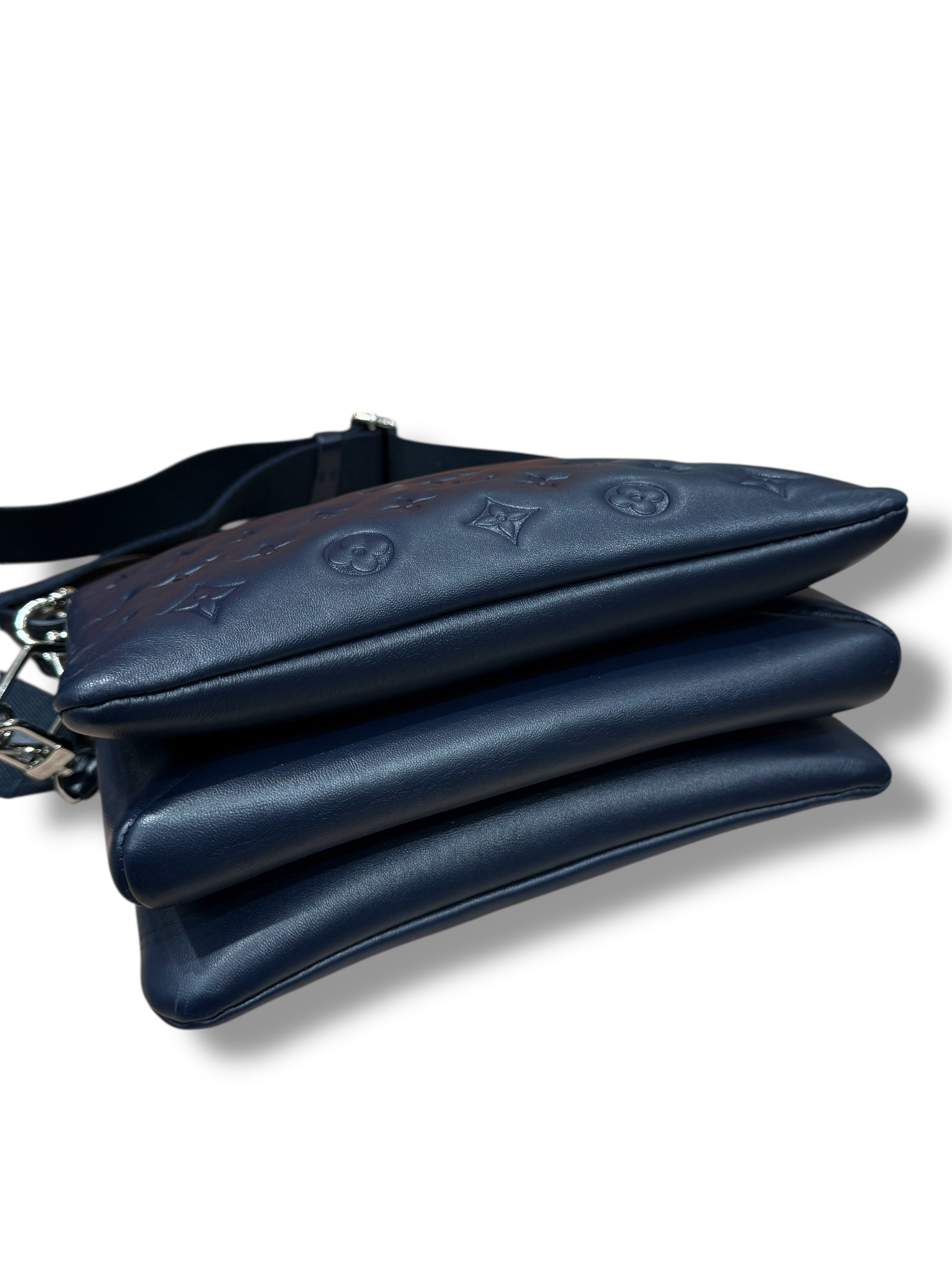 Louis Vuitton - Sac Coussin PM bleu navy