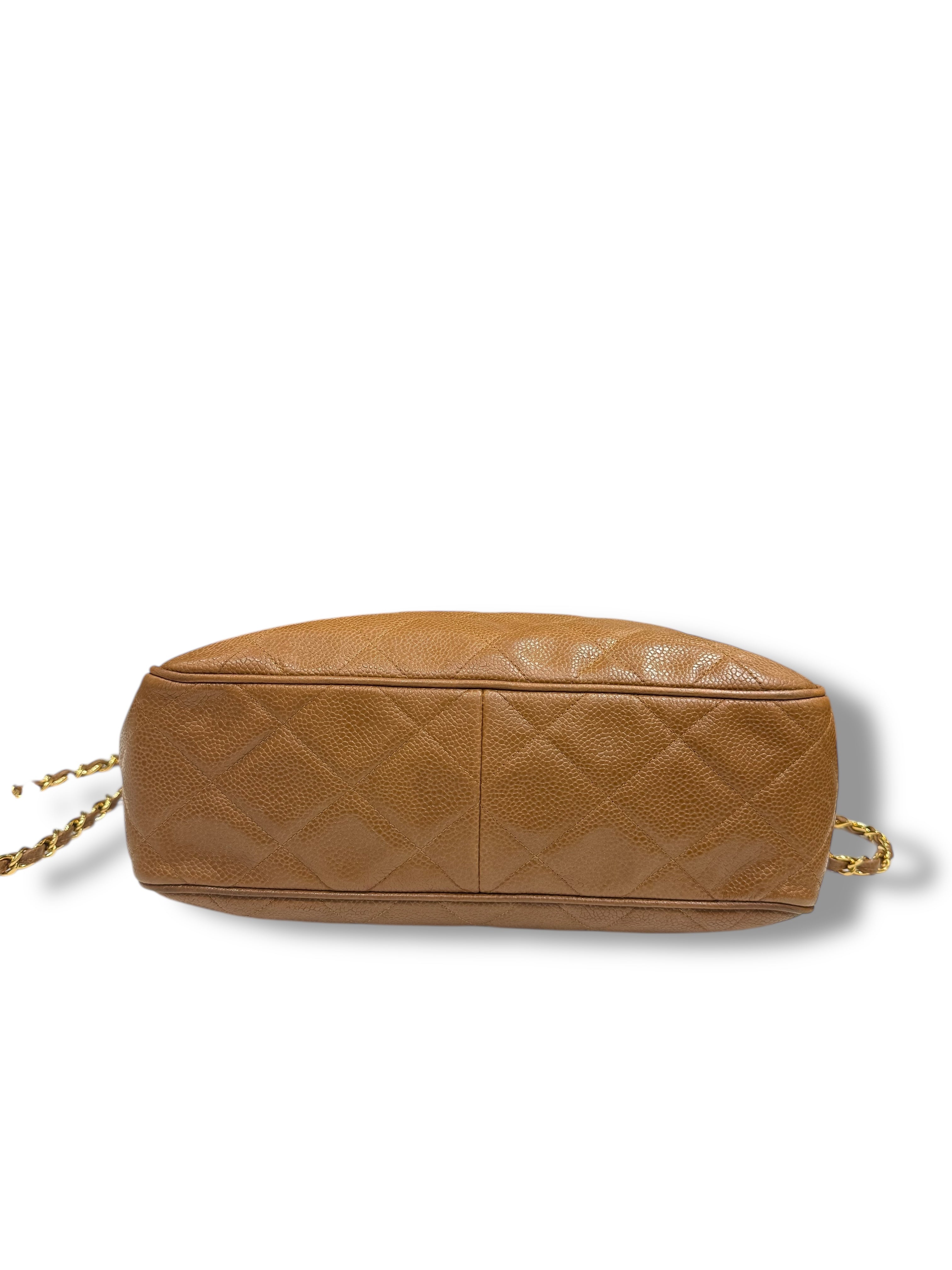 Chanel - Sac petit allongé mademoiselle vintage en cuir caviar camel