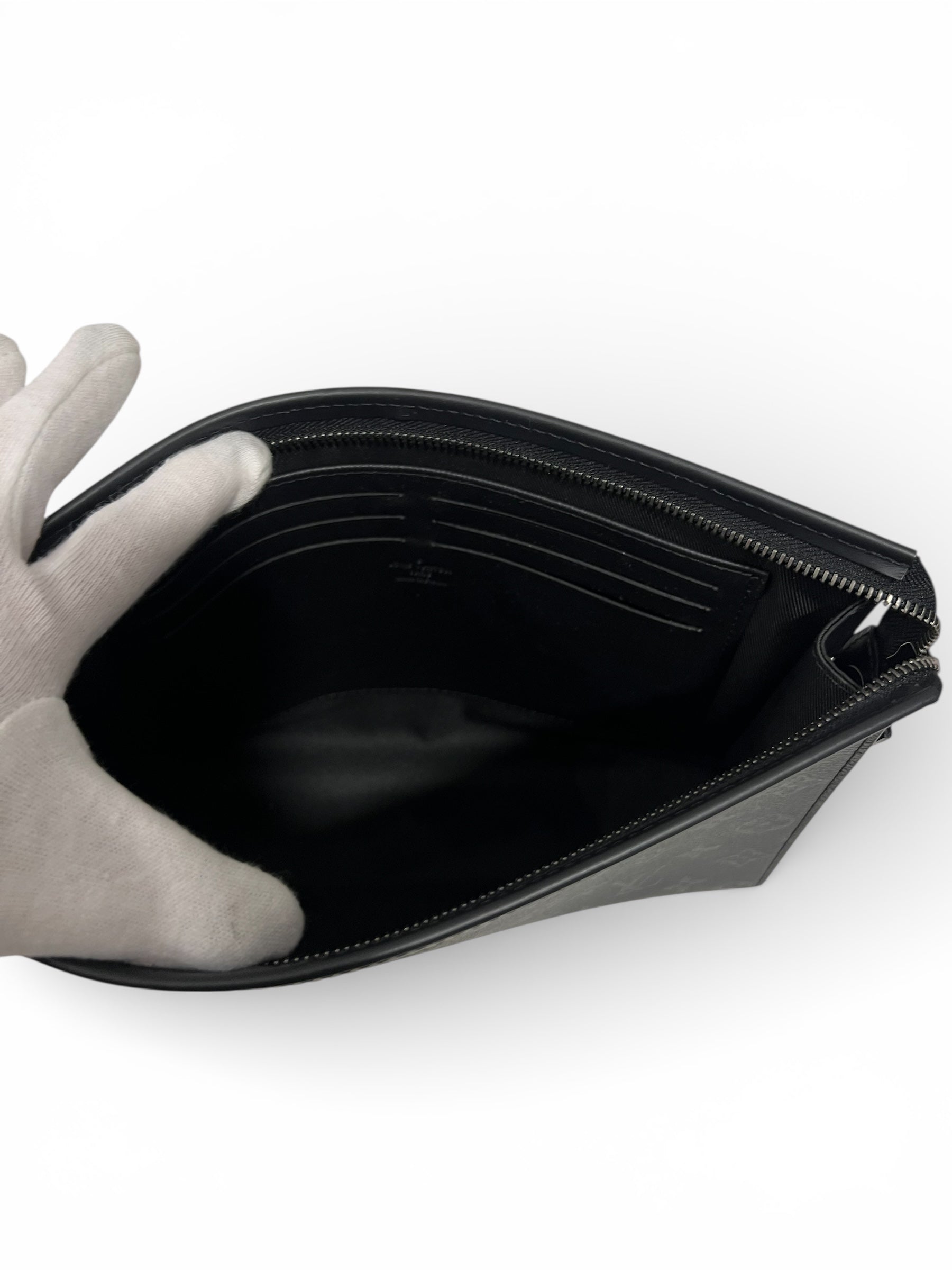 Louis Vuitton - Pochette Voyage MM