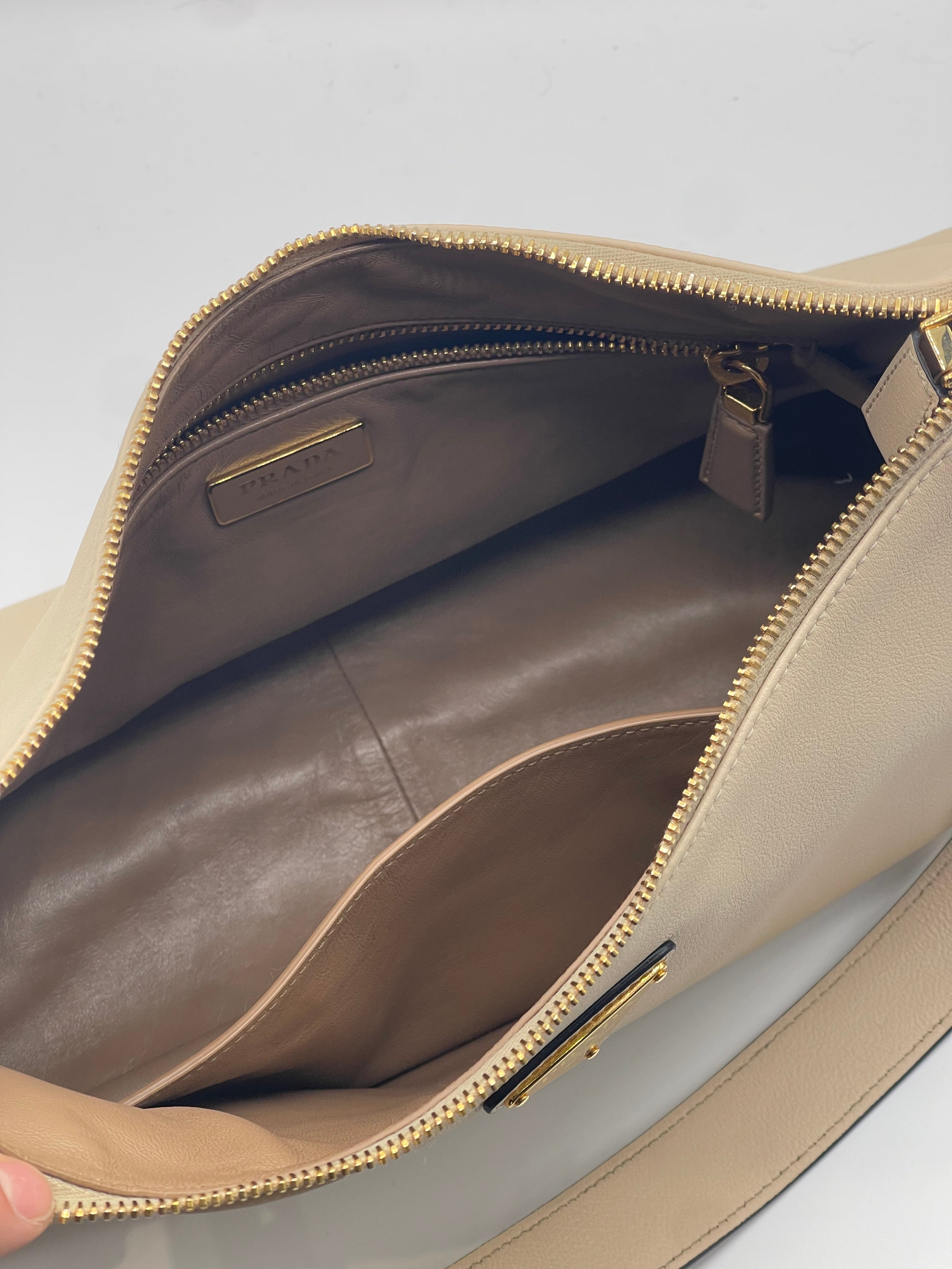 Prada - Sac Aimée sable MM