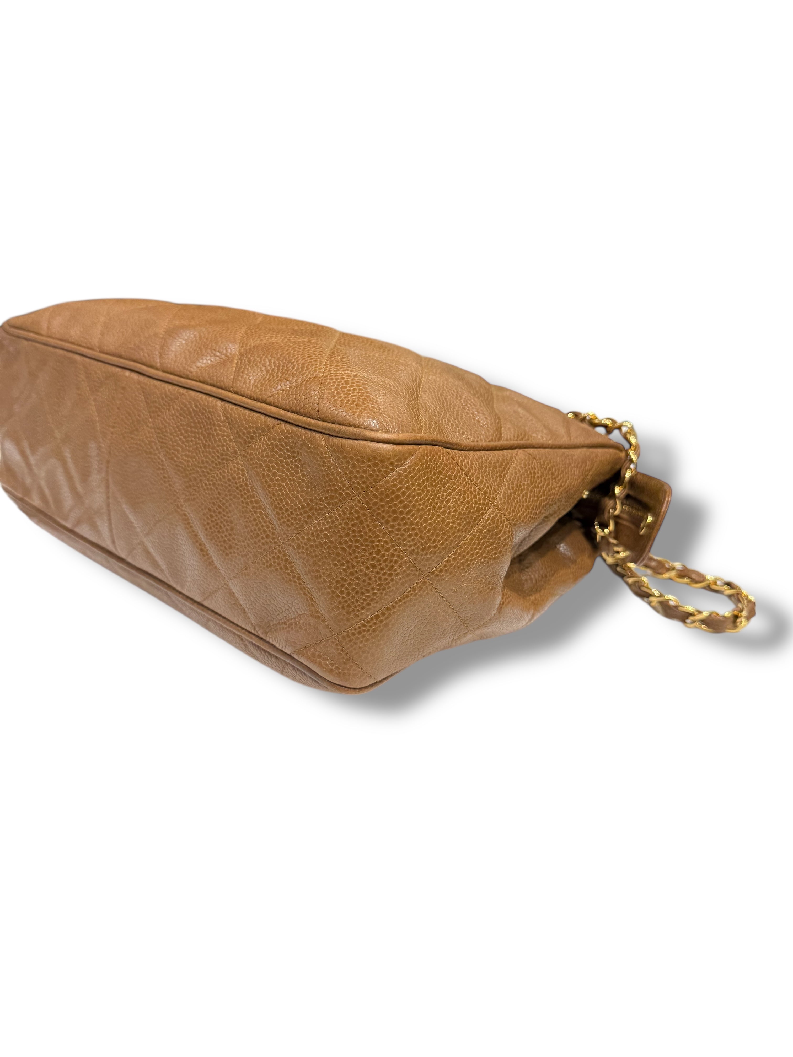 Chanel - Sac petit allongé mademoiselle vintage en cuir caviar camel