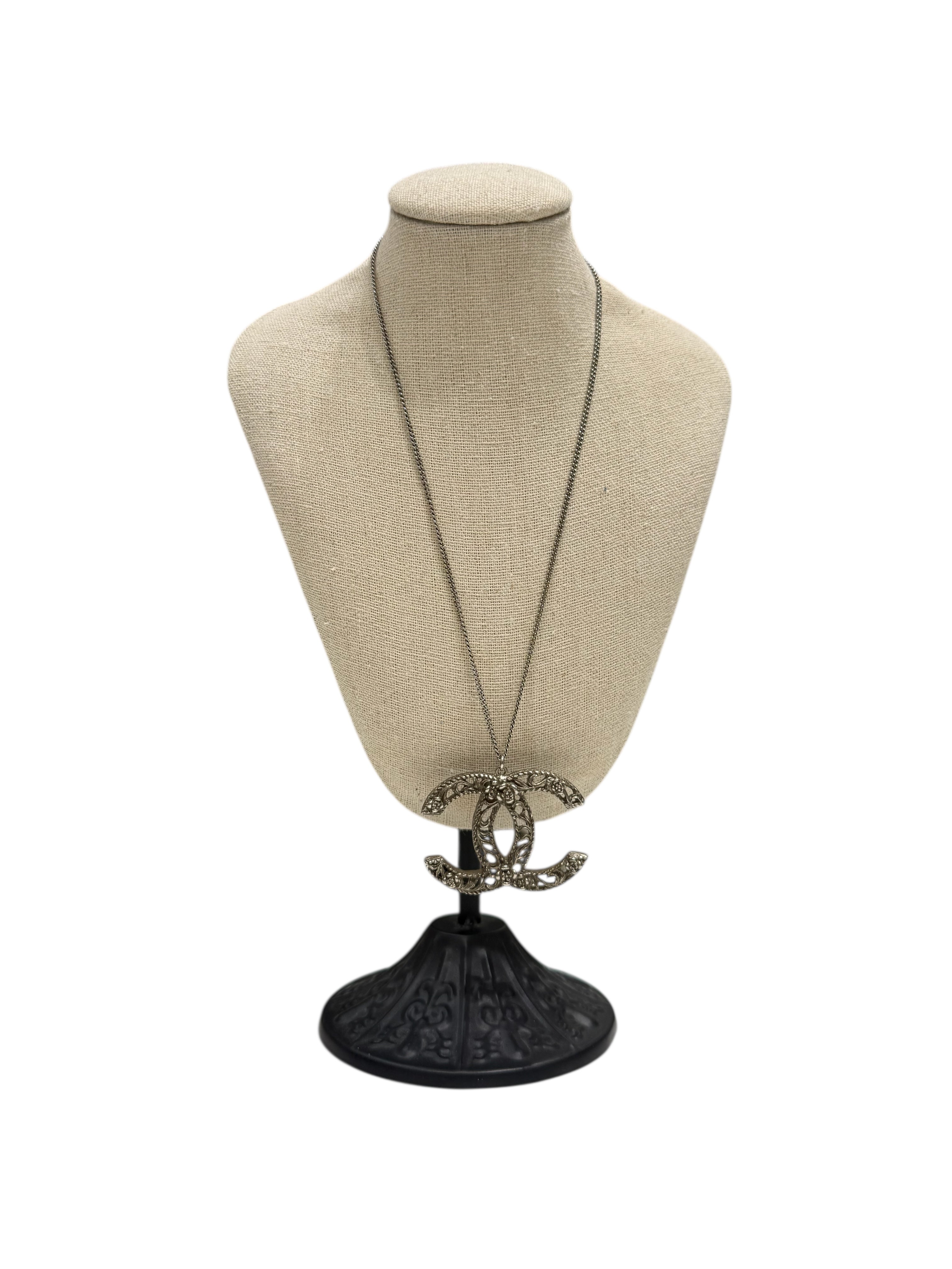 Chanel - Collier maxi CC argenté