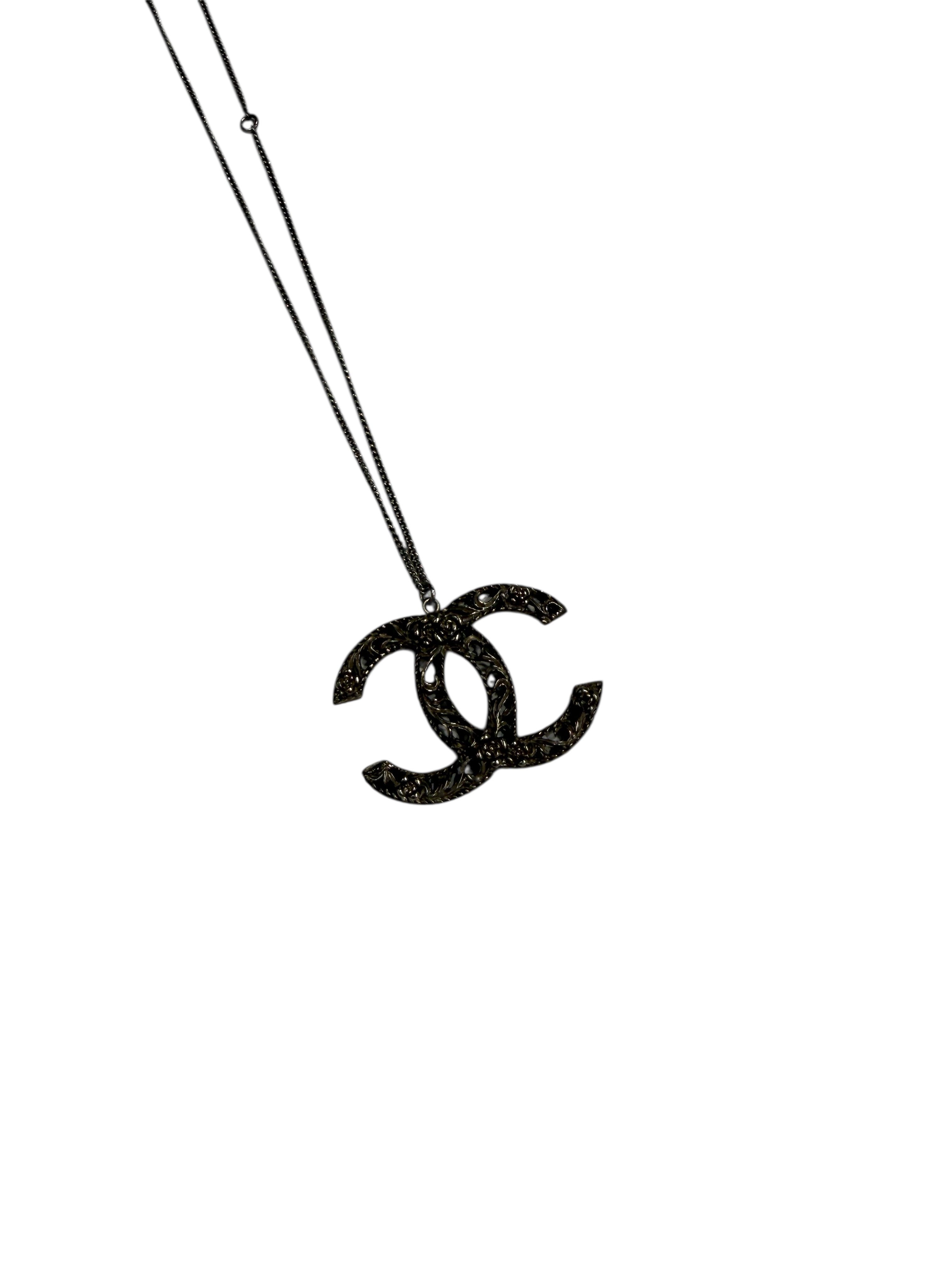 Chanel - Collier maxi CC argenté