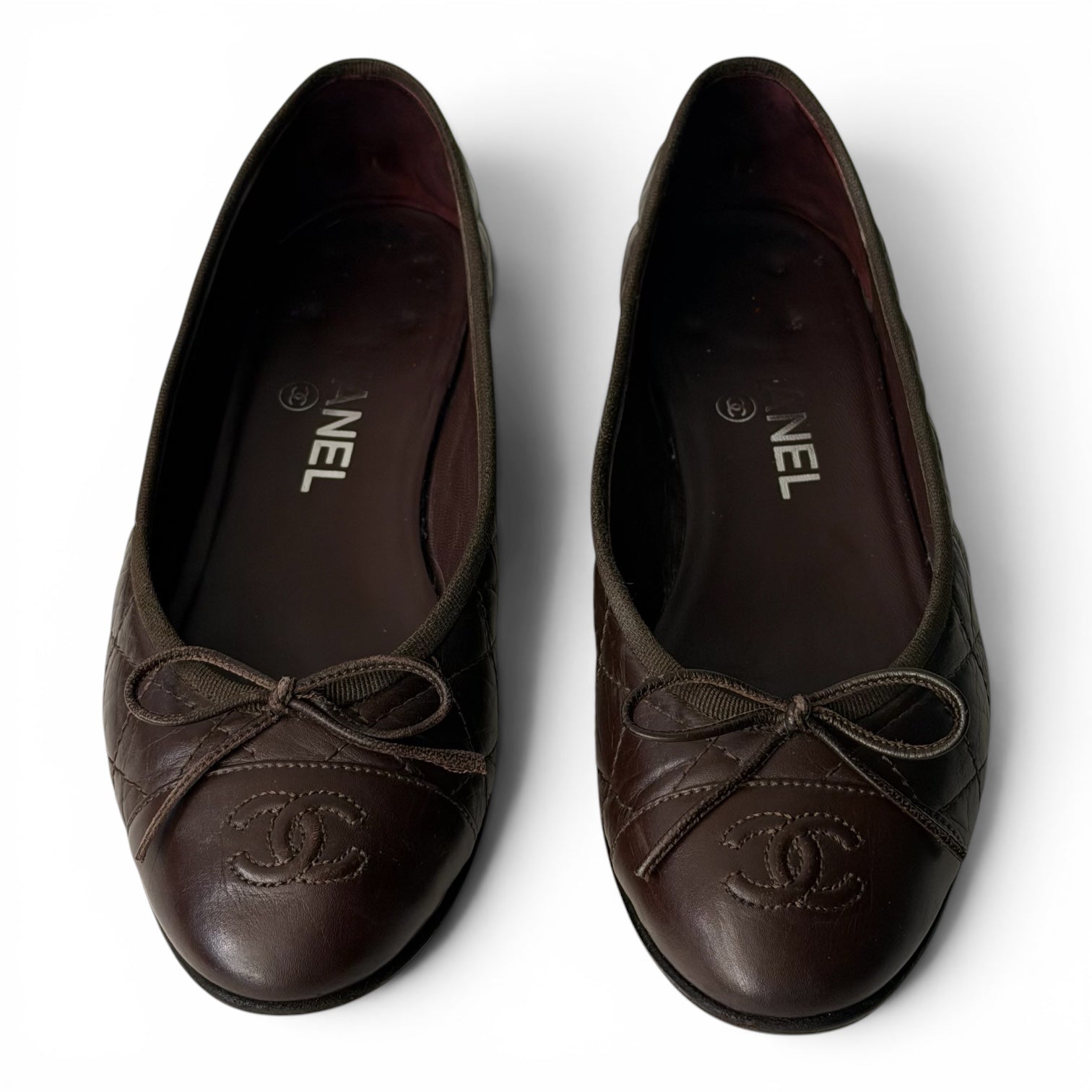 Chanel - Ballerines en cuir marron matelassé T.36,5
