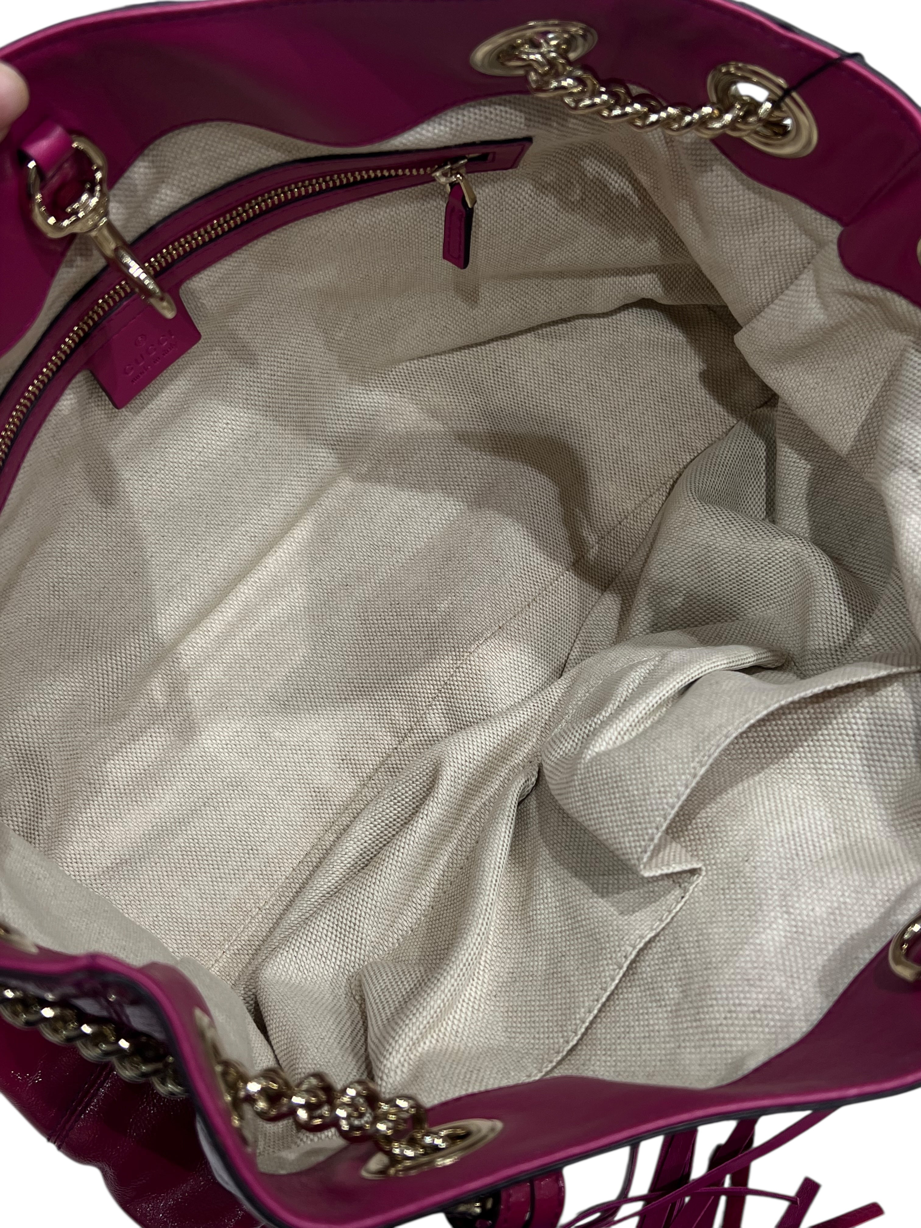 Gucci - sac soho cuir verni fushia