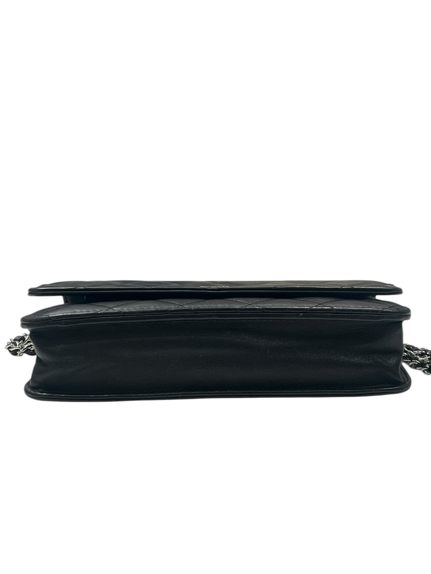 Chanel - Wallet on Chain classico in pelle nera con finiture argentate