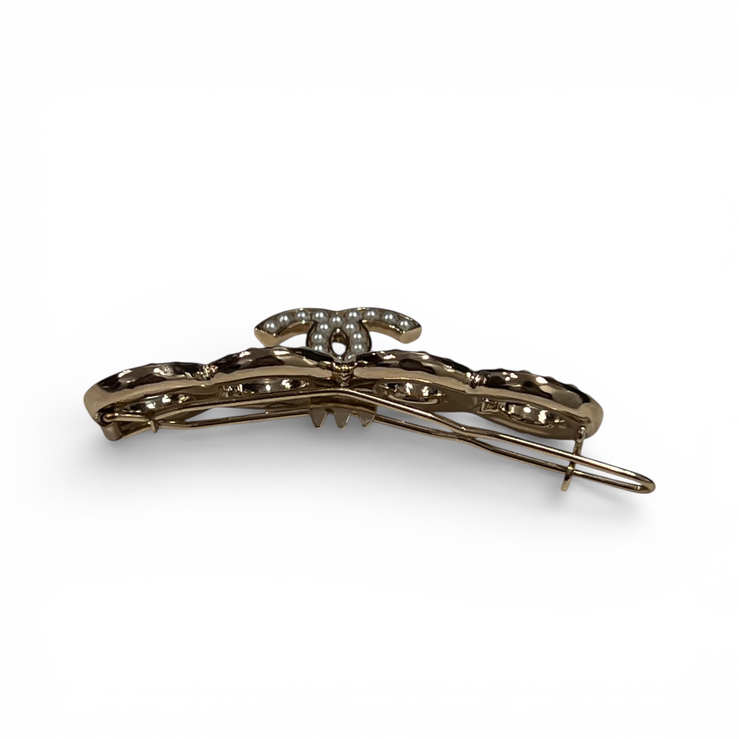 Chanel - “COCO” pearl hair clip