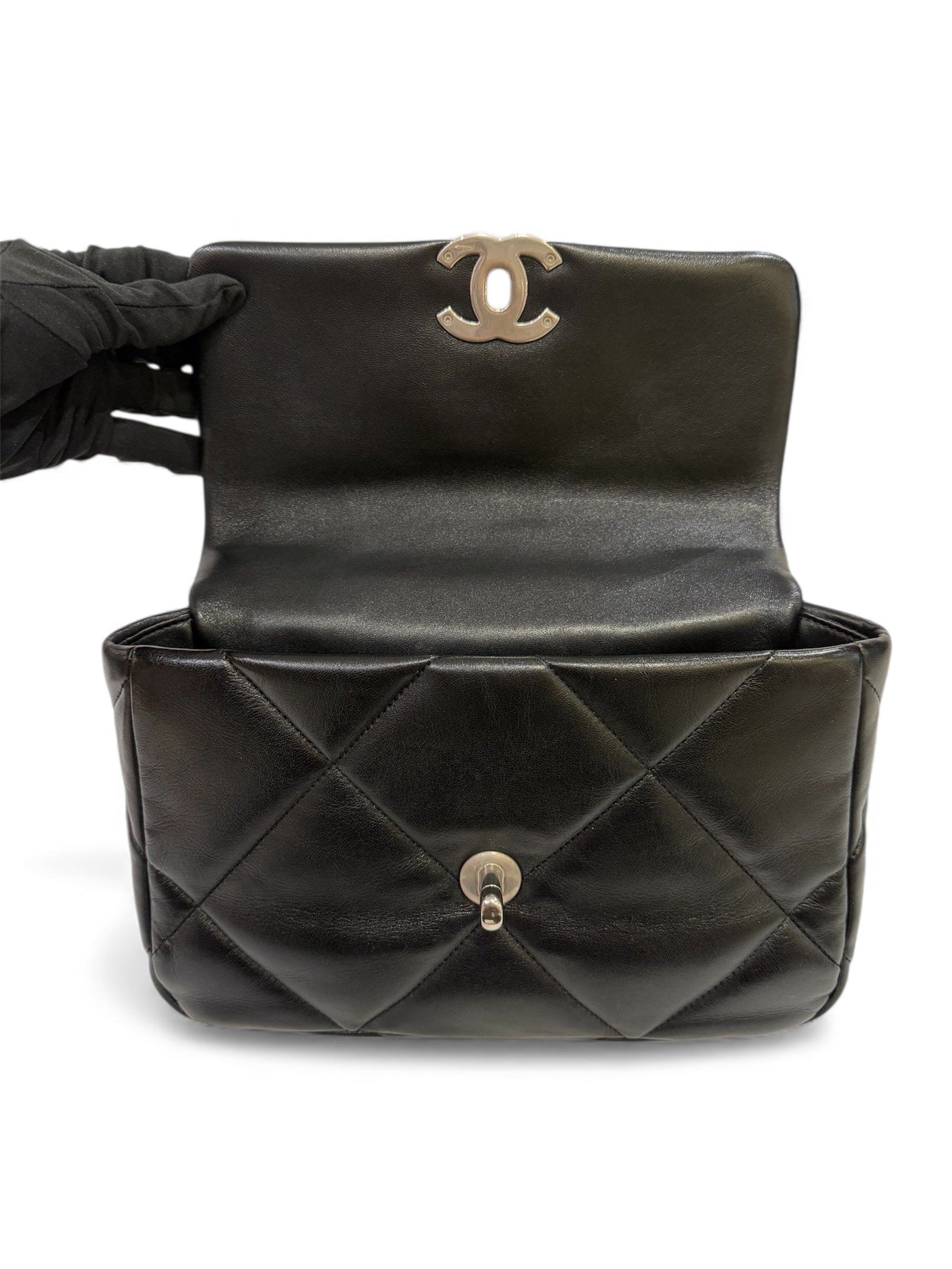 Chanel - Sac 19 fermoir argenté 26cm