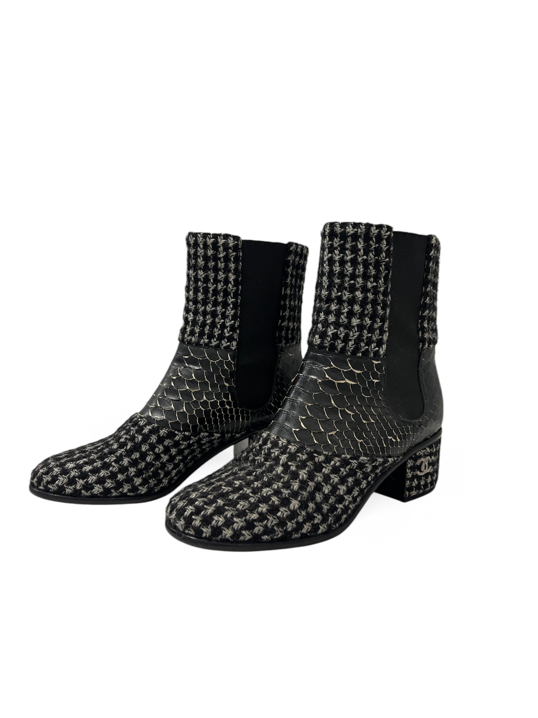 Chanel - Bottines tweed et python t.38
