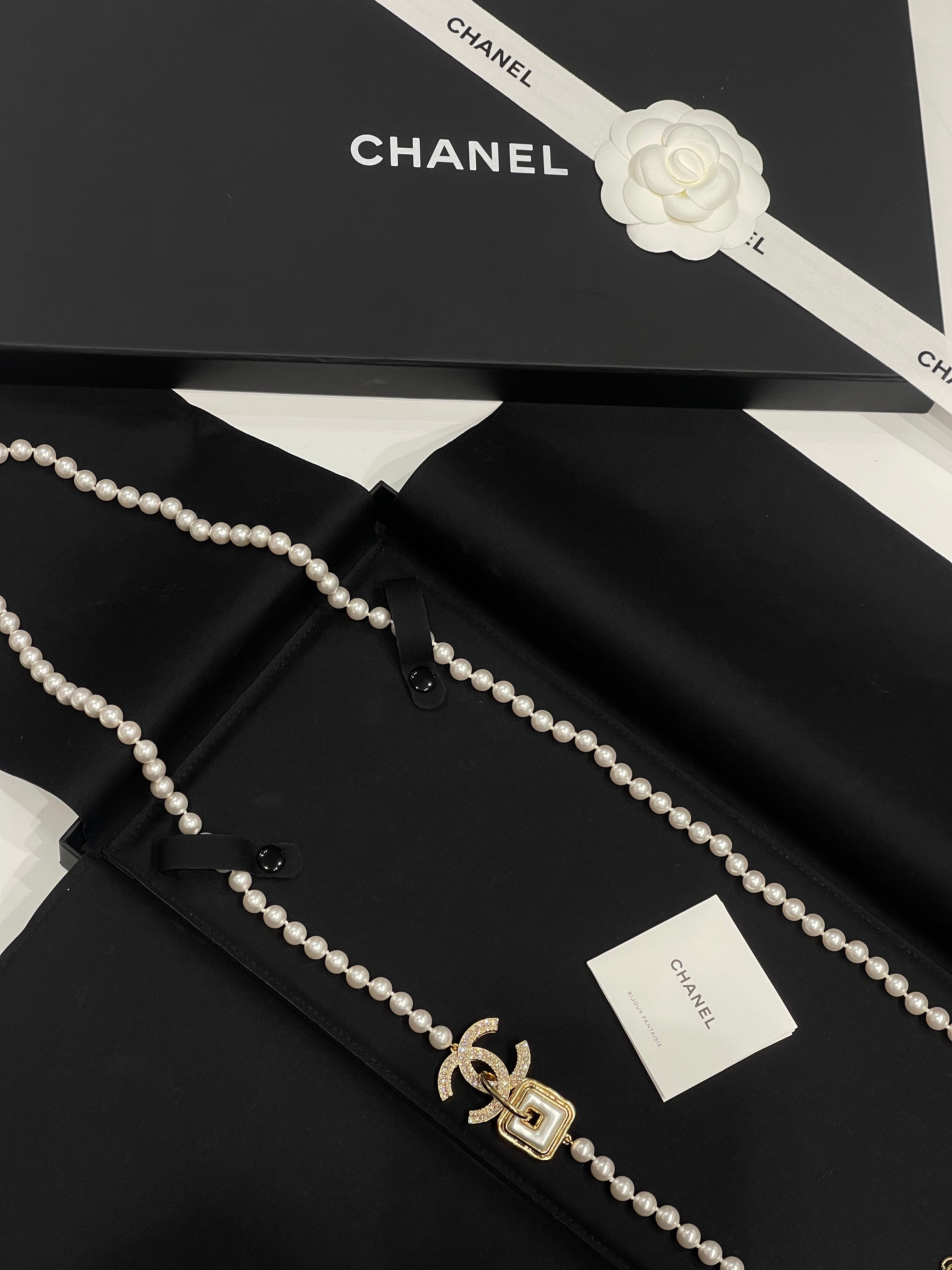 Chanel - Sautoir perles CC