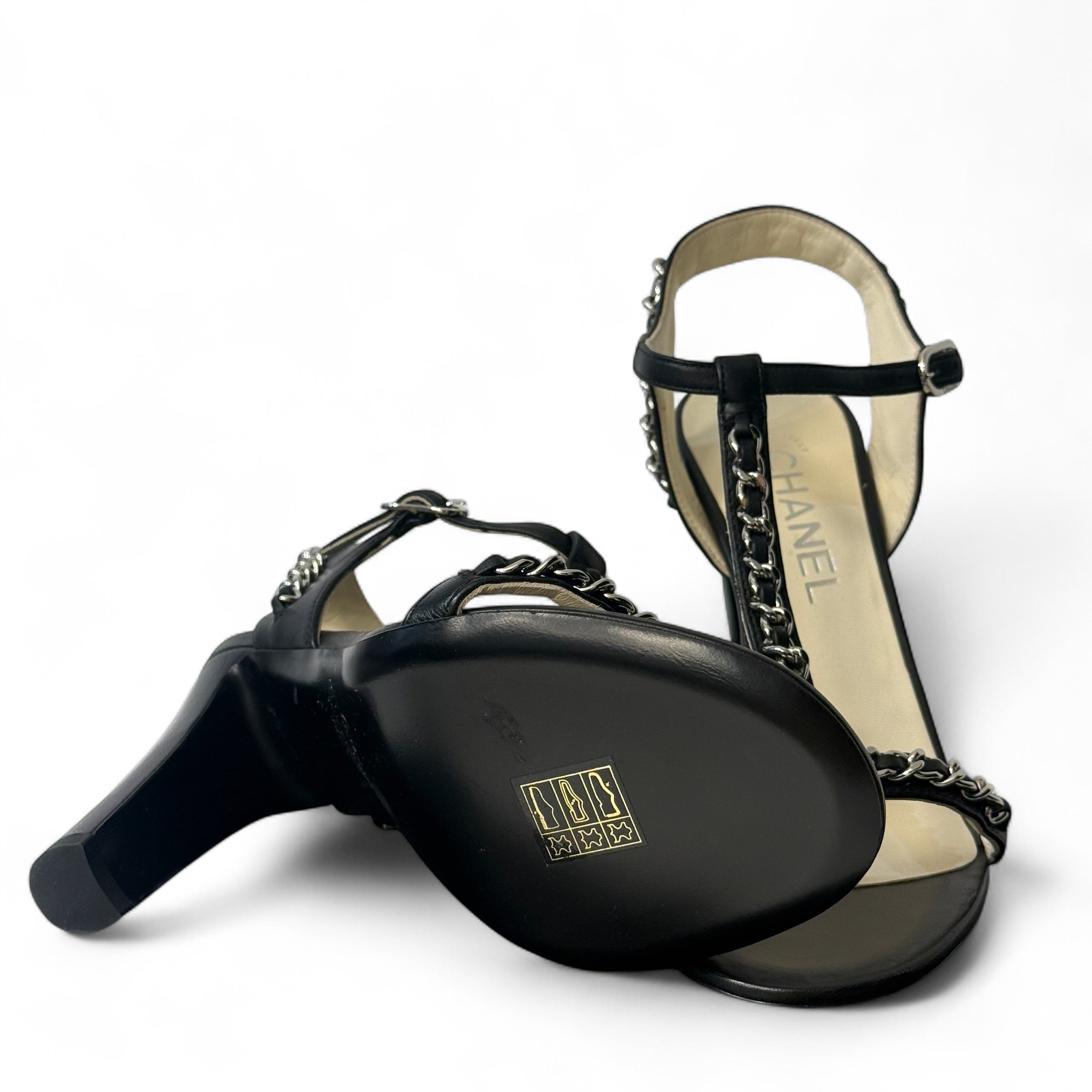 Chanel - Sandales chaîne T.38,5