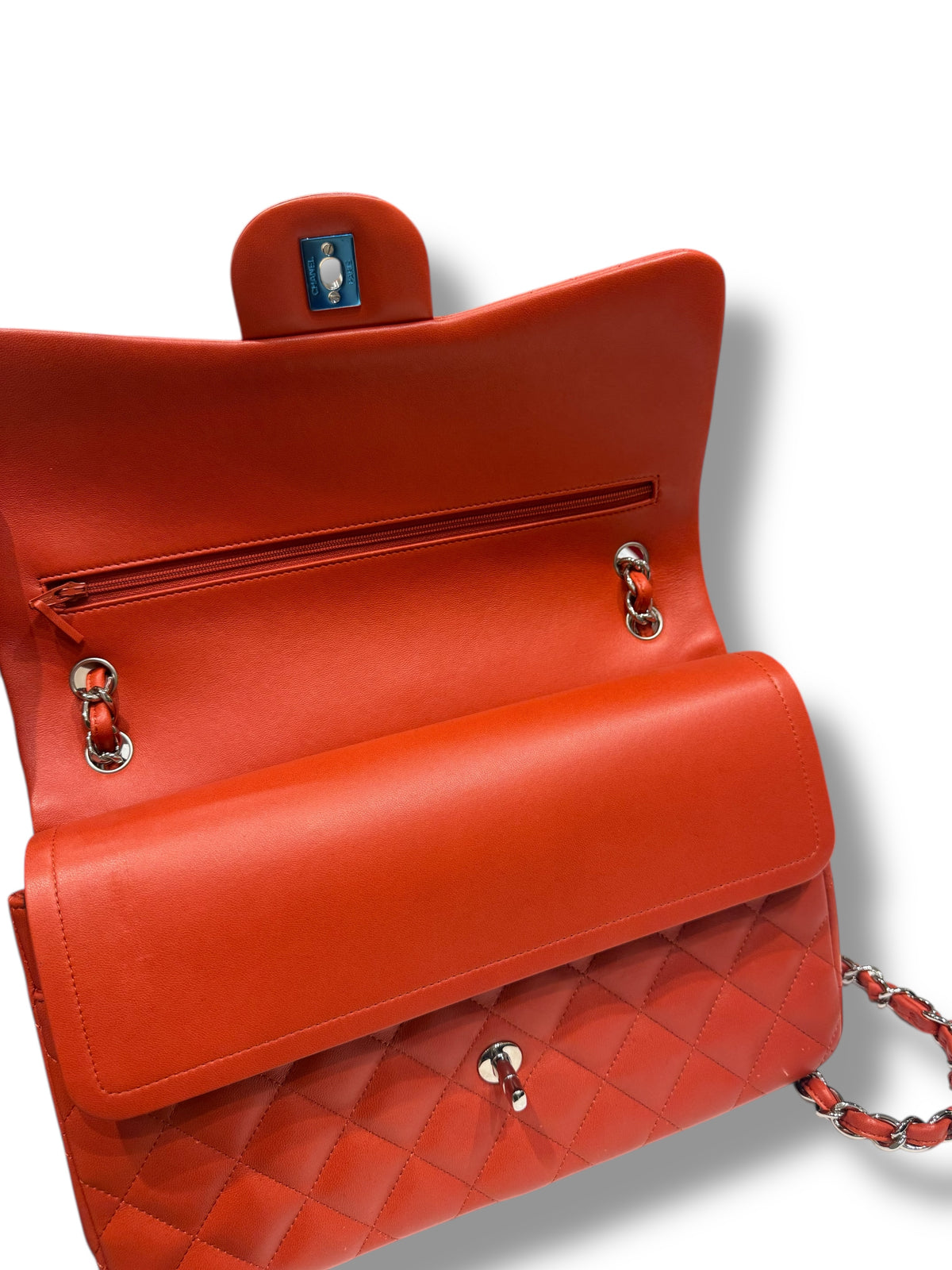 Chanel - Jumbo-Tasche aus rot-orangefarbenem Leder