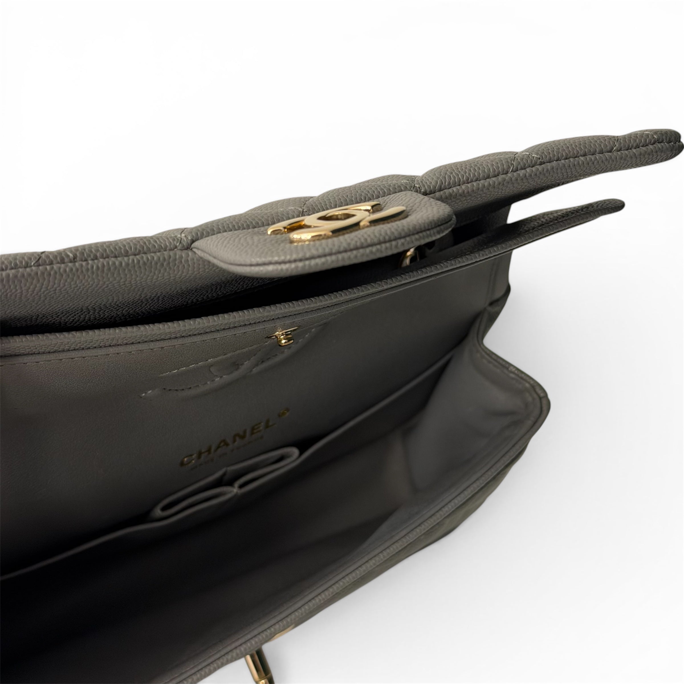 Chanel - Sac Classique Timeless cuir caviar gris