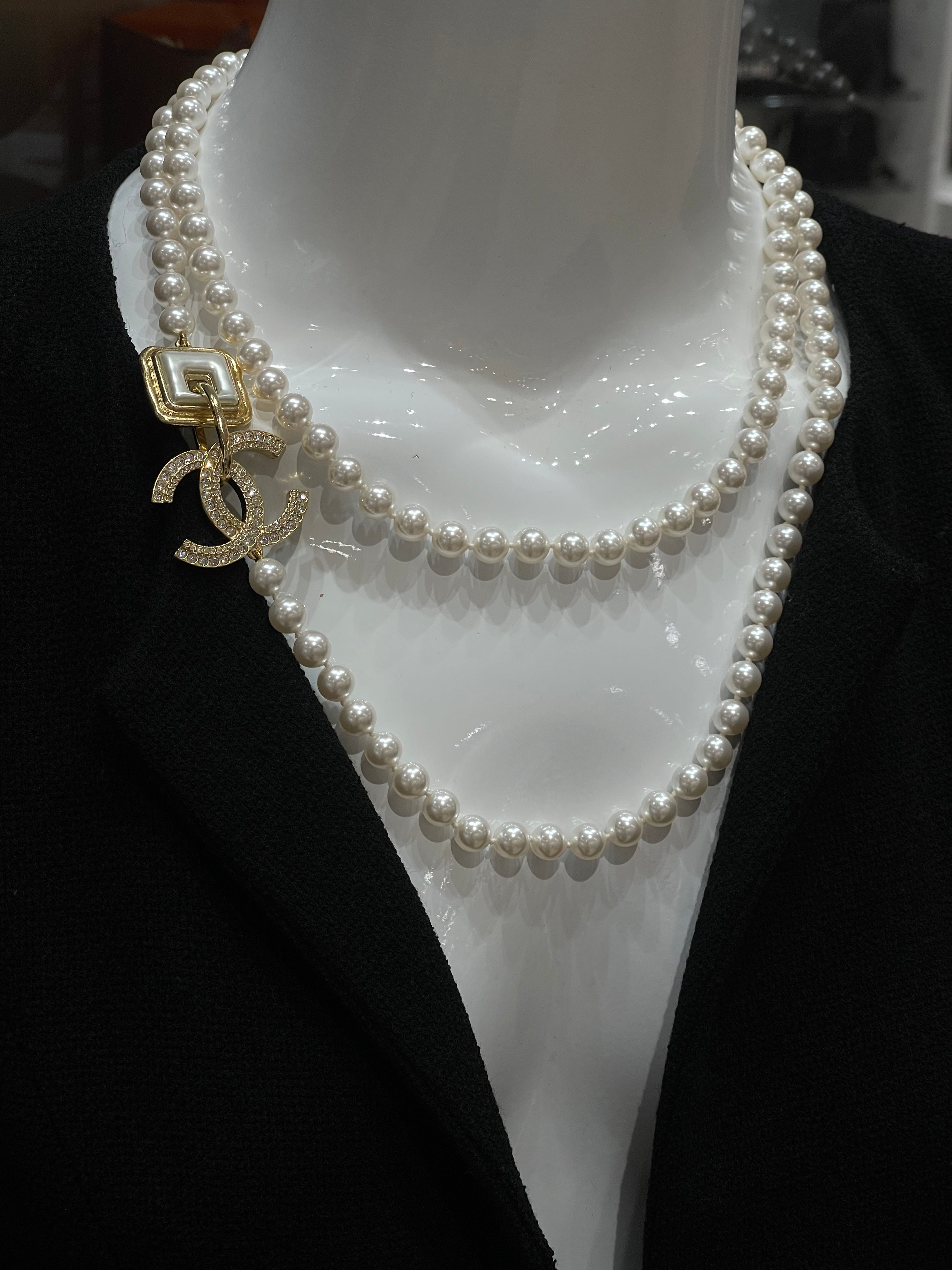 Chanel - Sautoir perles CC