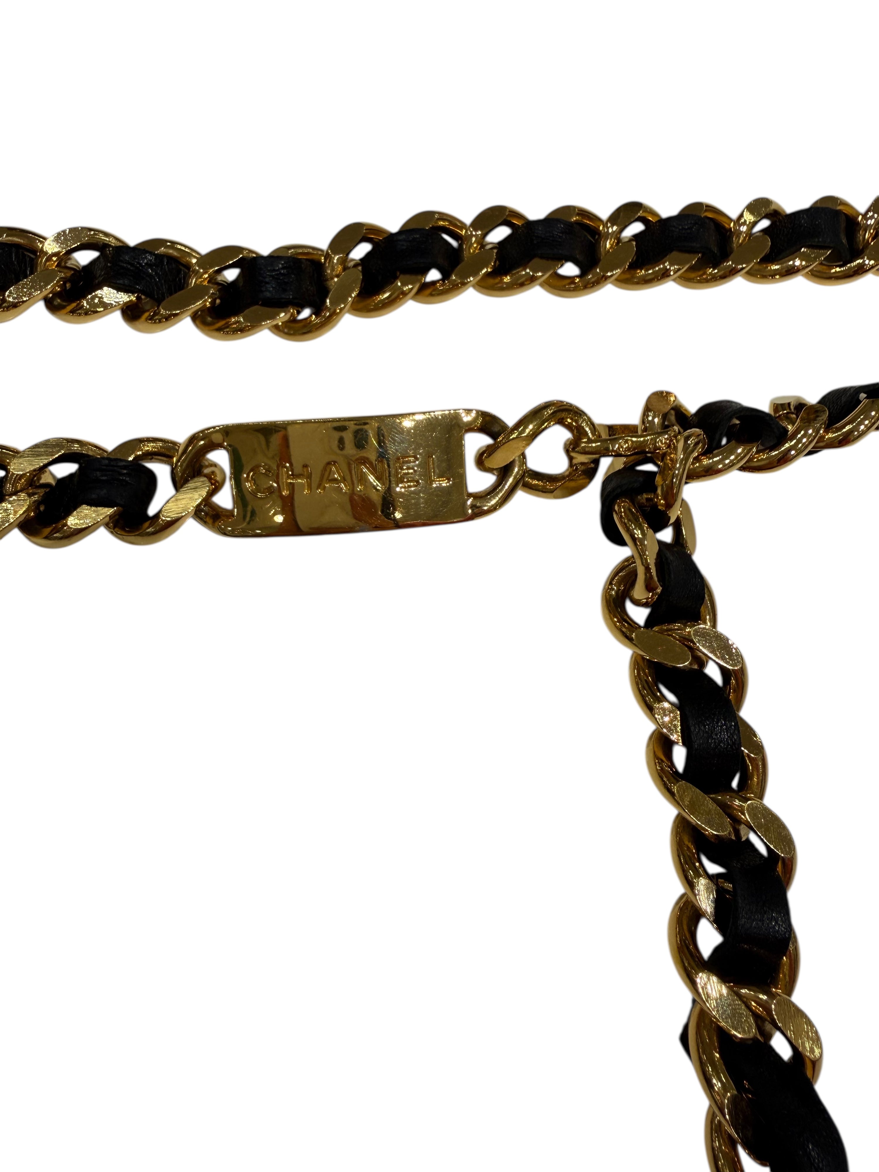 Chanel - Ceinture chaîne entrelacée et médaillon