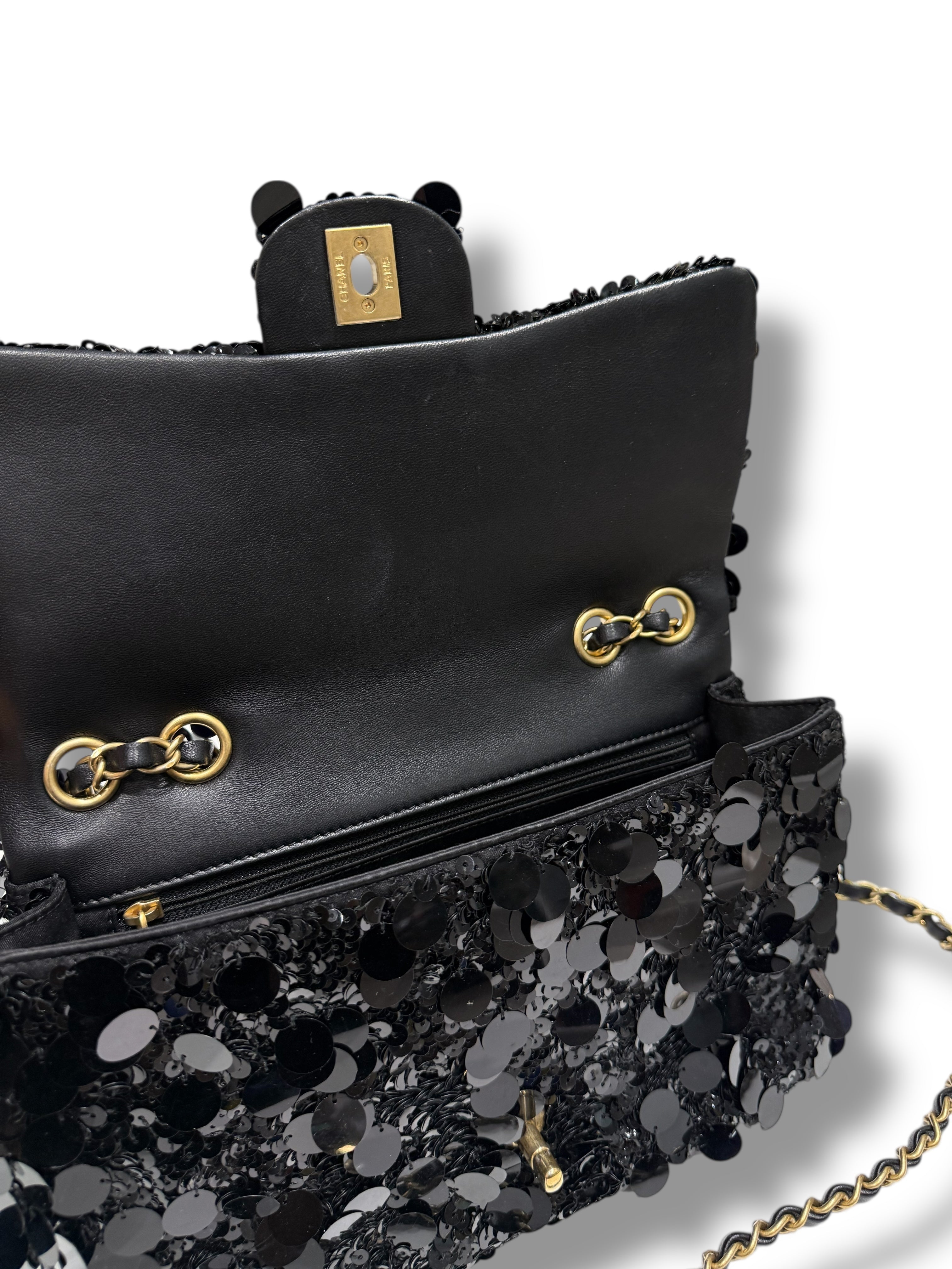 Chanel - Sac Classique Timeless 25 Sequins noirs