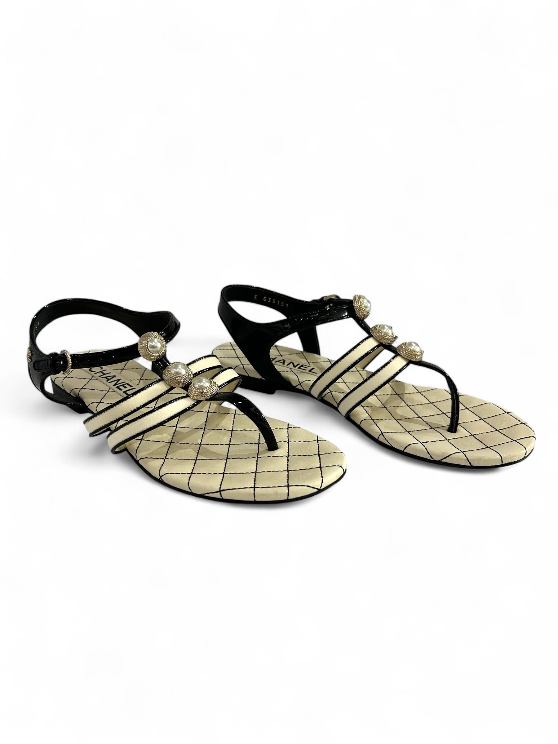 Chanel - Sandales avec brides et perles t.38