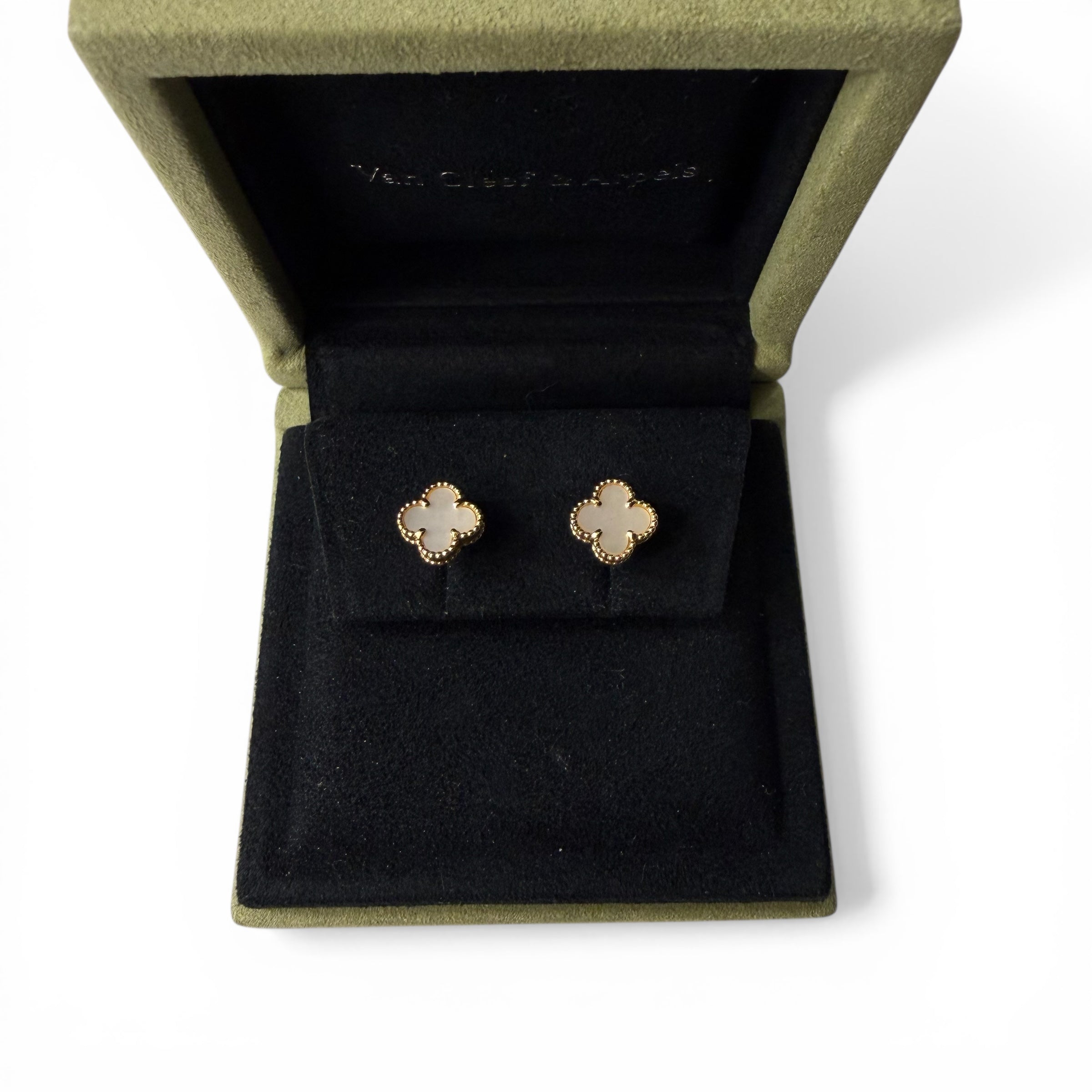 Van Cleef & Arpels Puces D’oreilles Sweet Alhambra | Les Folies d’Eugénie