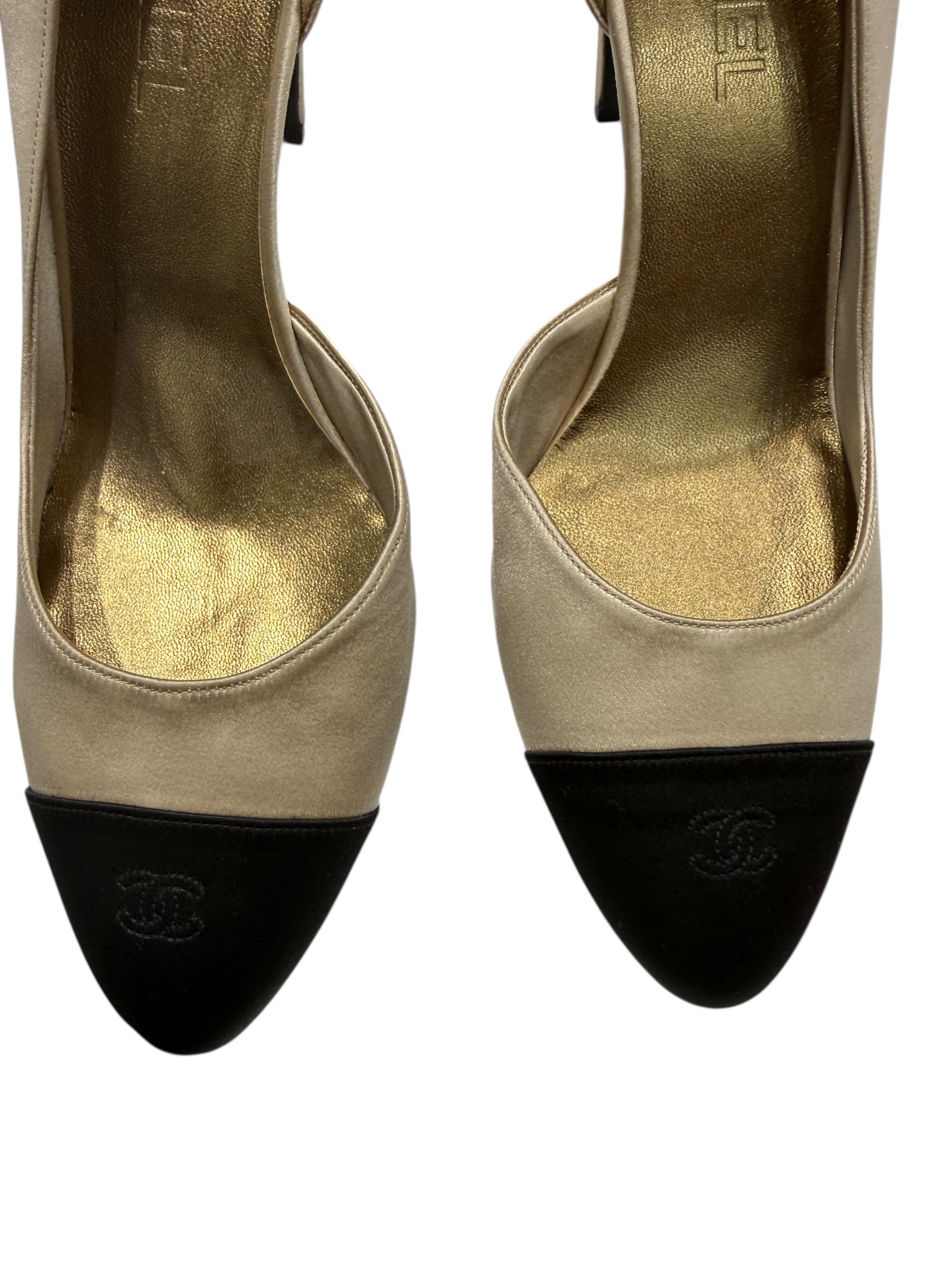 Chanel - Escarpins en satin beige et bout noir T40 1/2