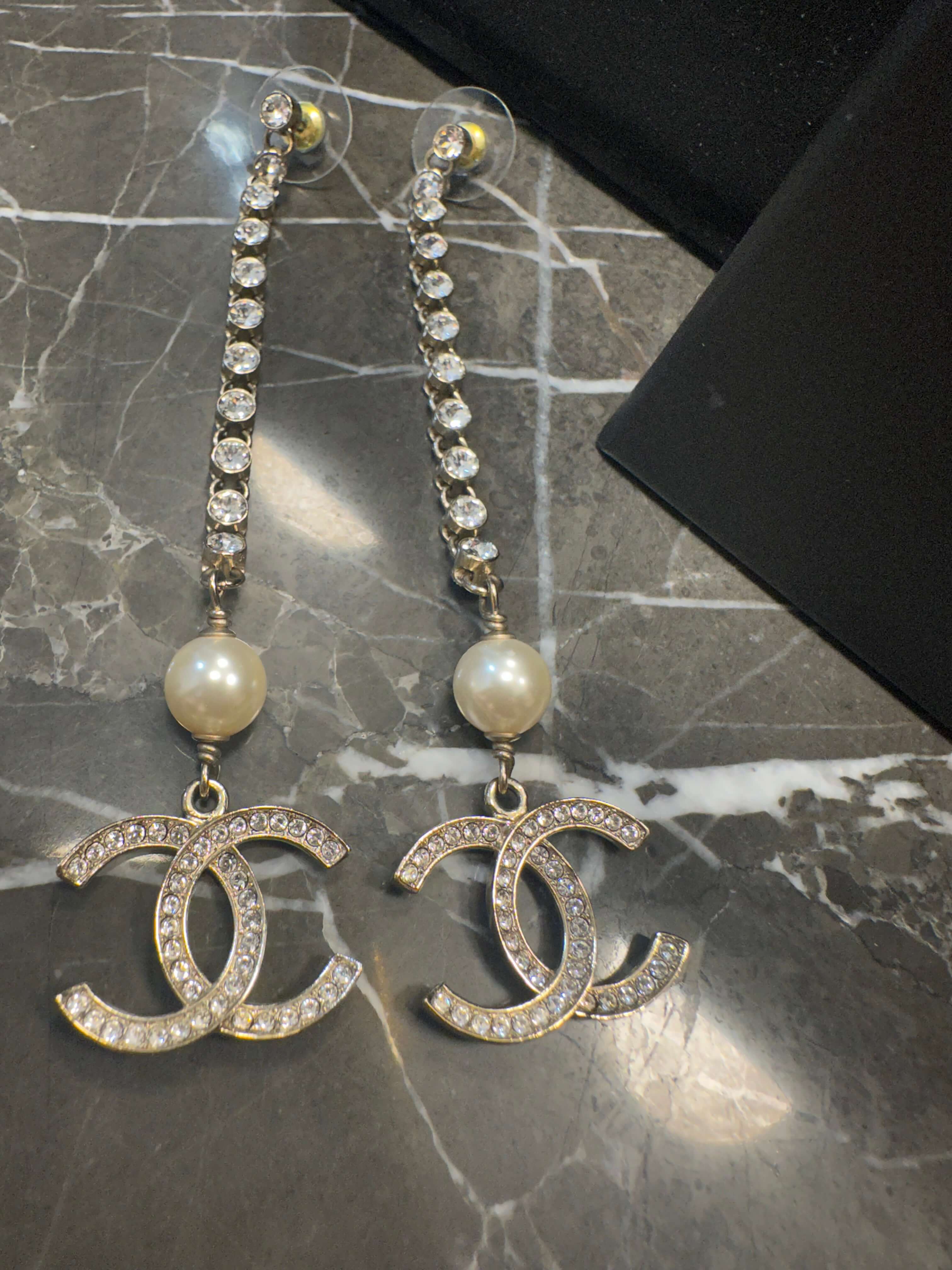 Chanel - Boucles d’oreilles strass