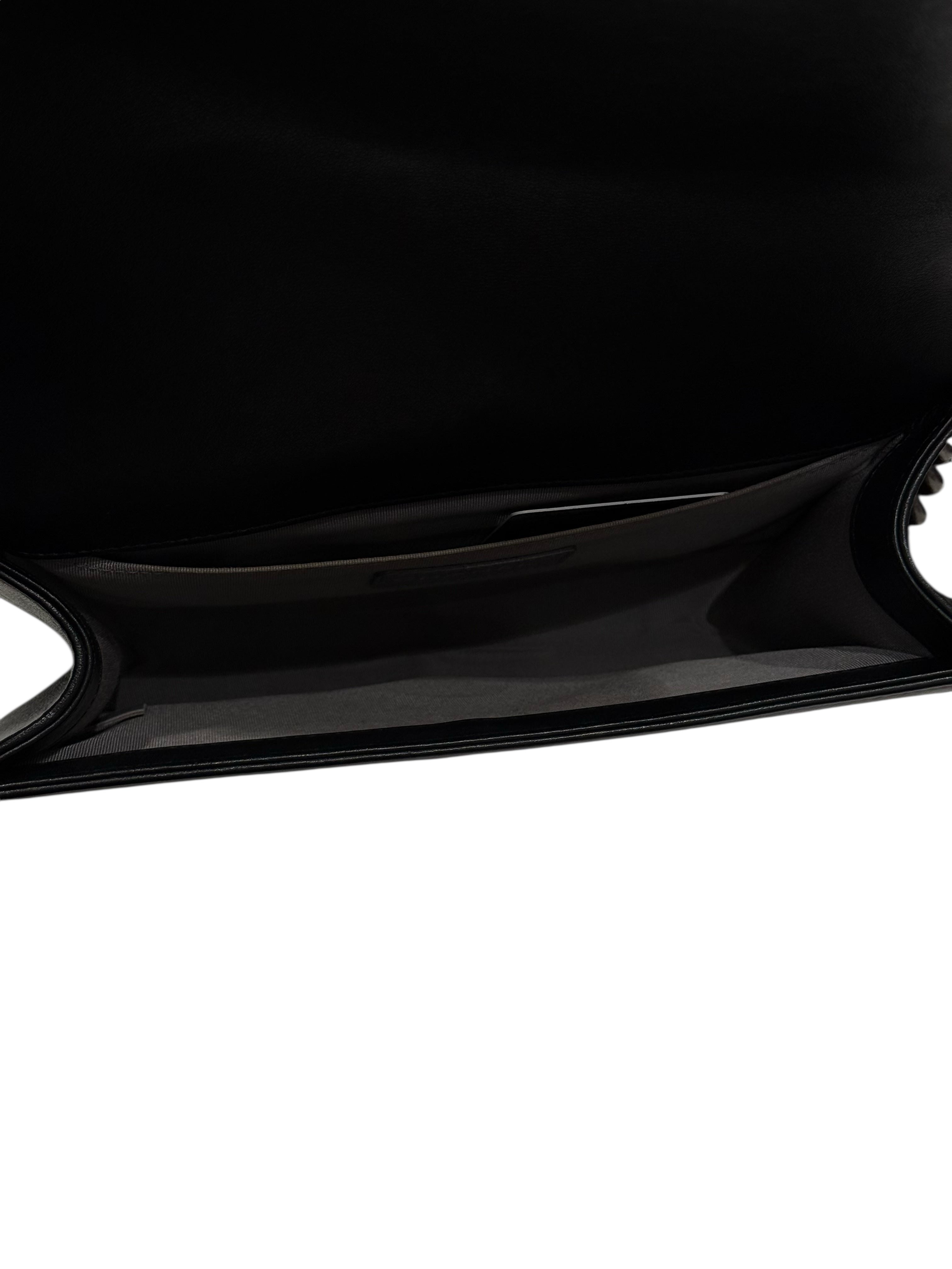 Chanel - Sac Boy classique chevron noir