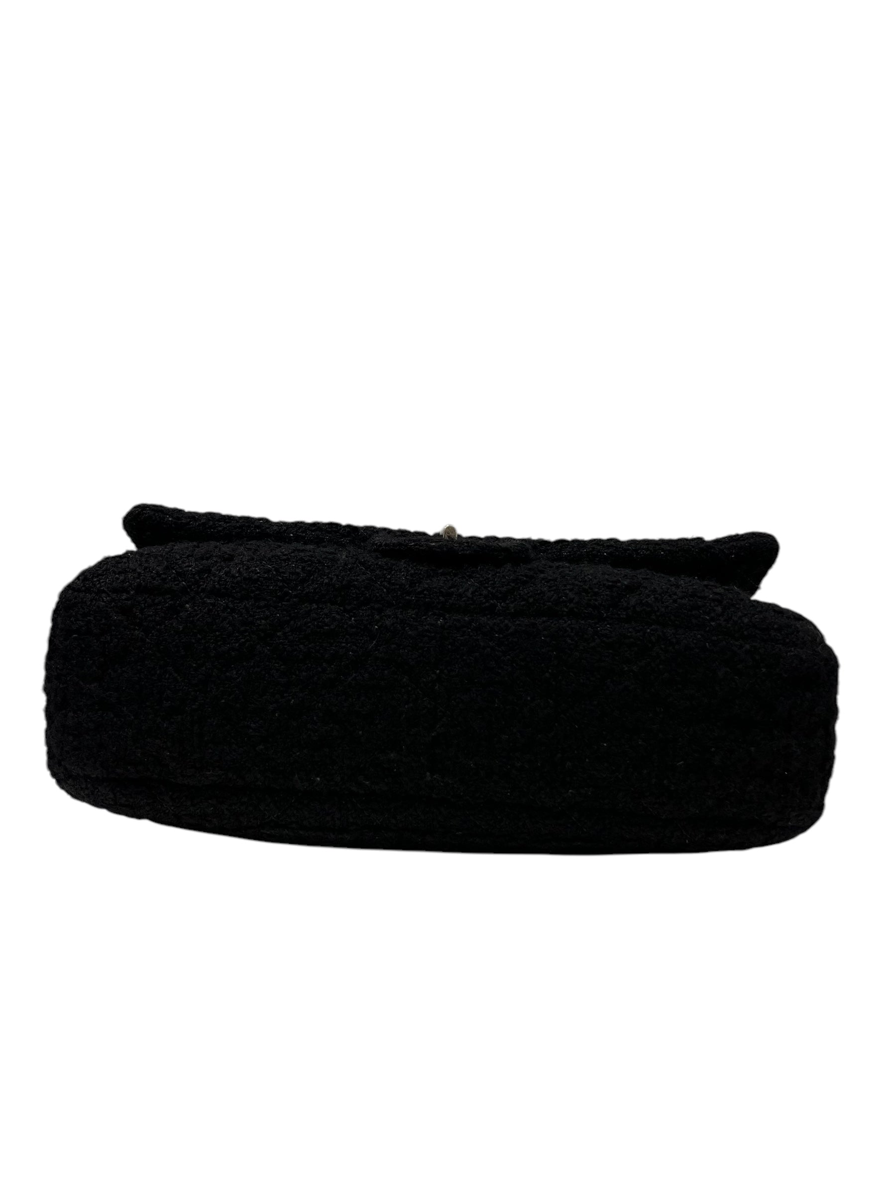 Chanel - 2.55 in tweed with shoulder strap