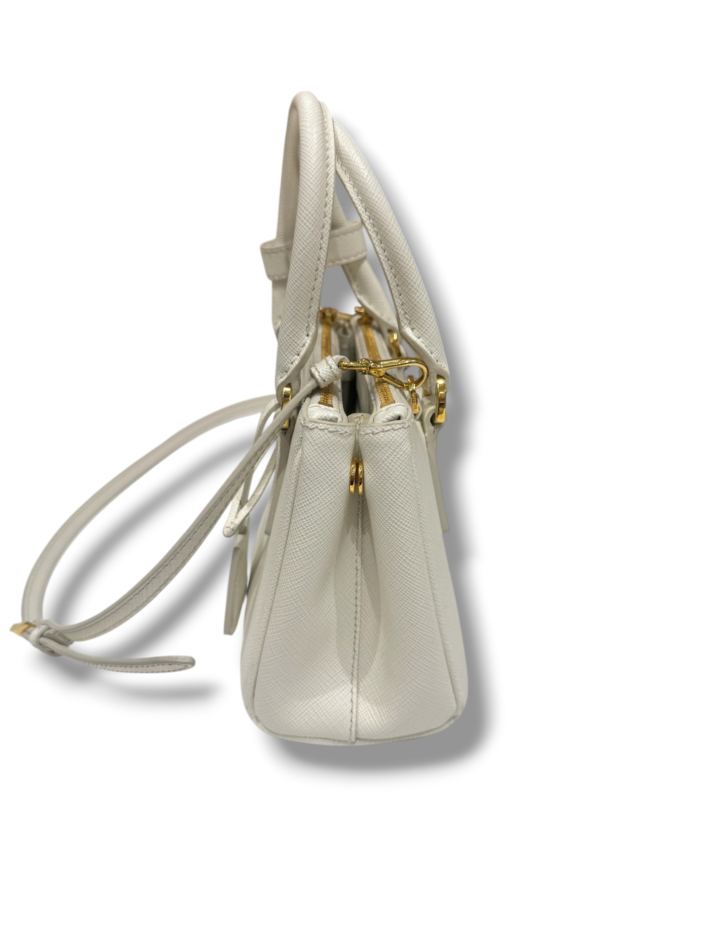 Prada - Sac Micro Galleria saffiano blanc