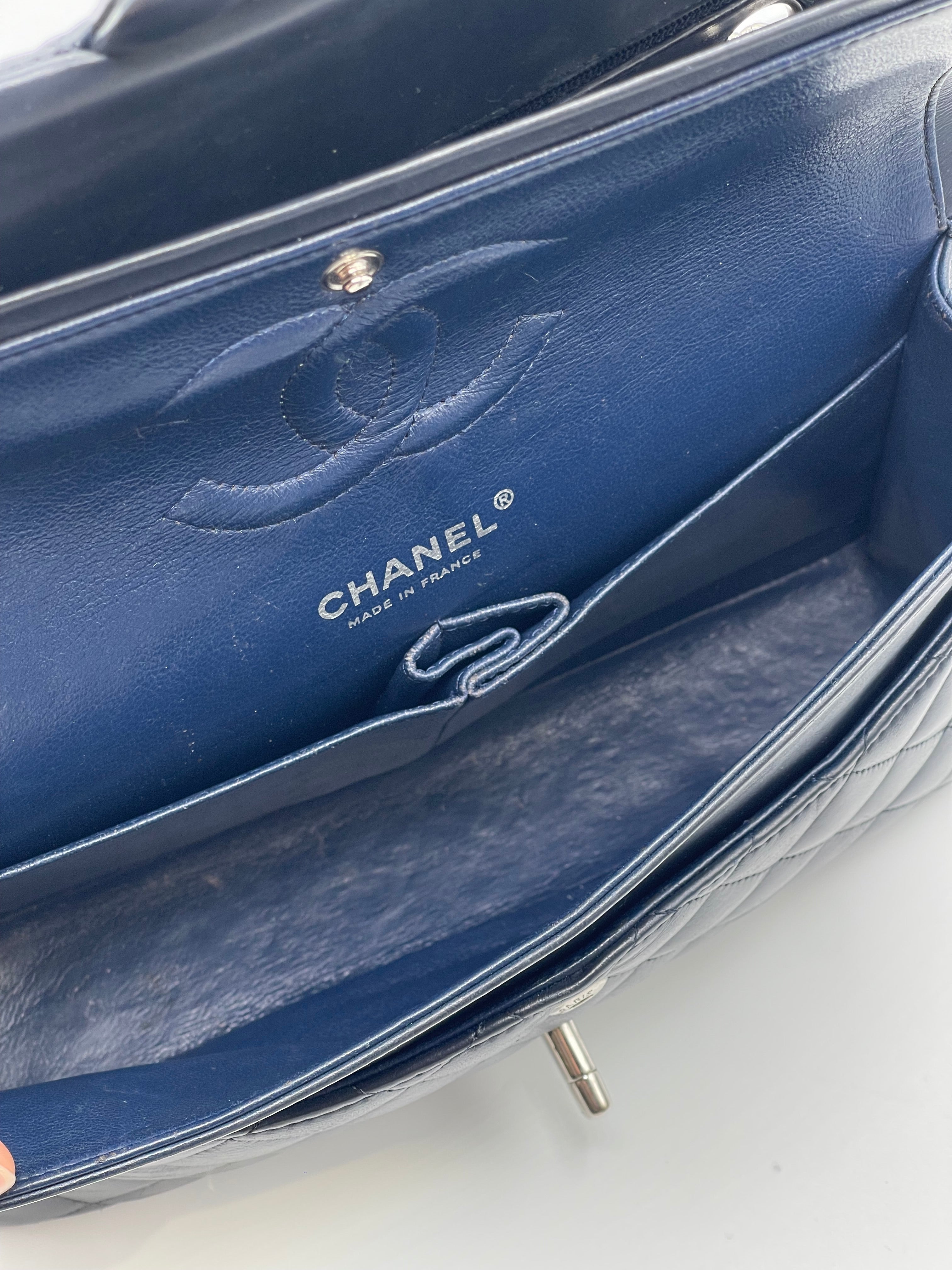 Chanel - Sac 11.12 classique timeless 25 bleu marine