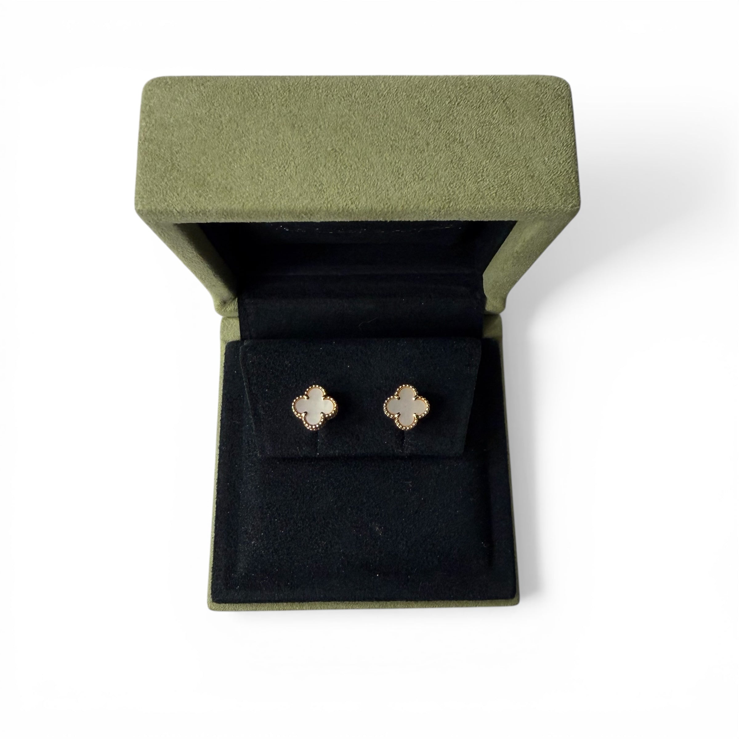 Van Cleef & Arpels Puces D’oreilles Sweet Alhambra | Les Folies d’Eugénie