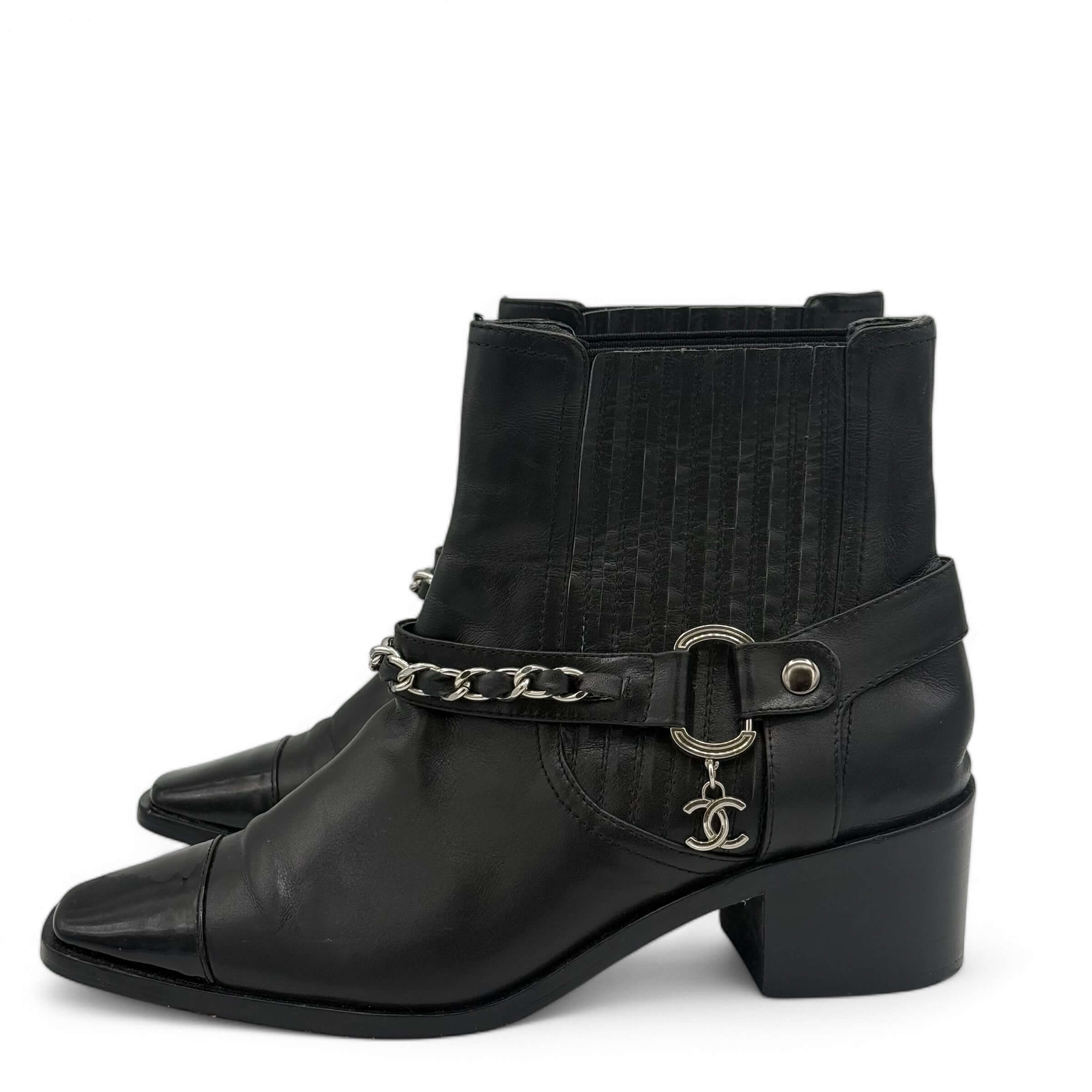 Chanel - Leather ankle boots size 38