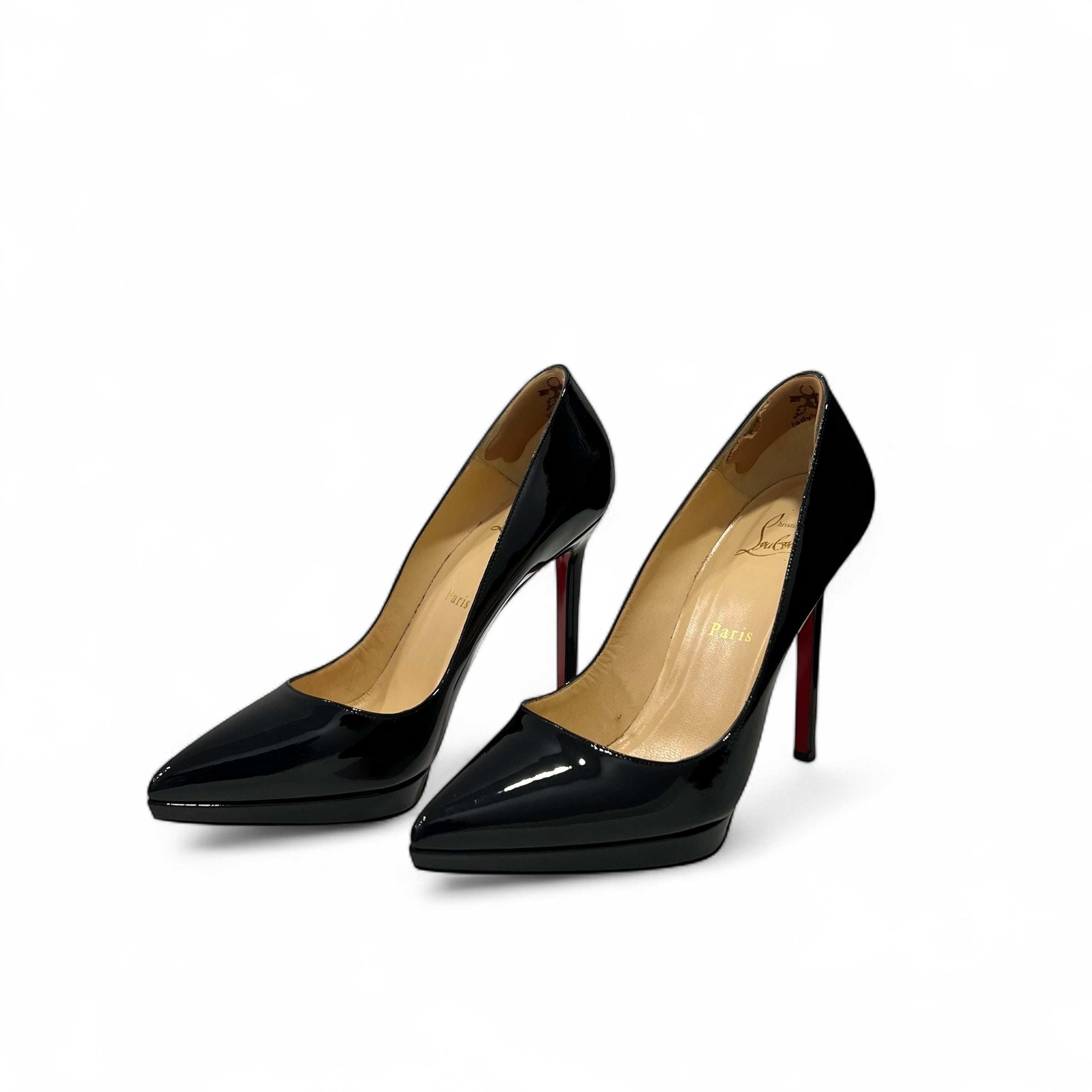 Louboutin - Escarpins en cuir vernis T.38,5