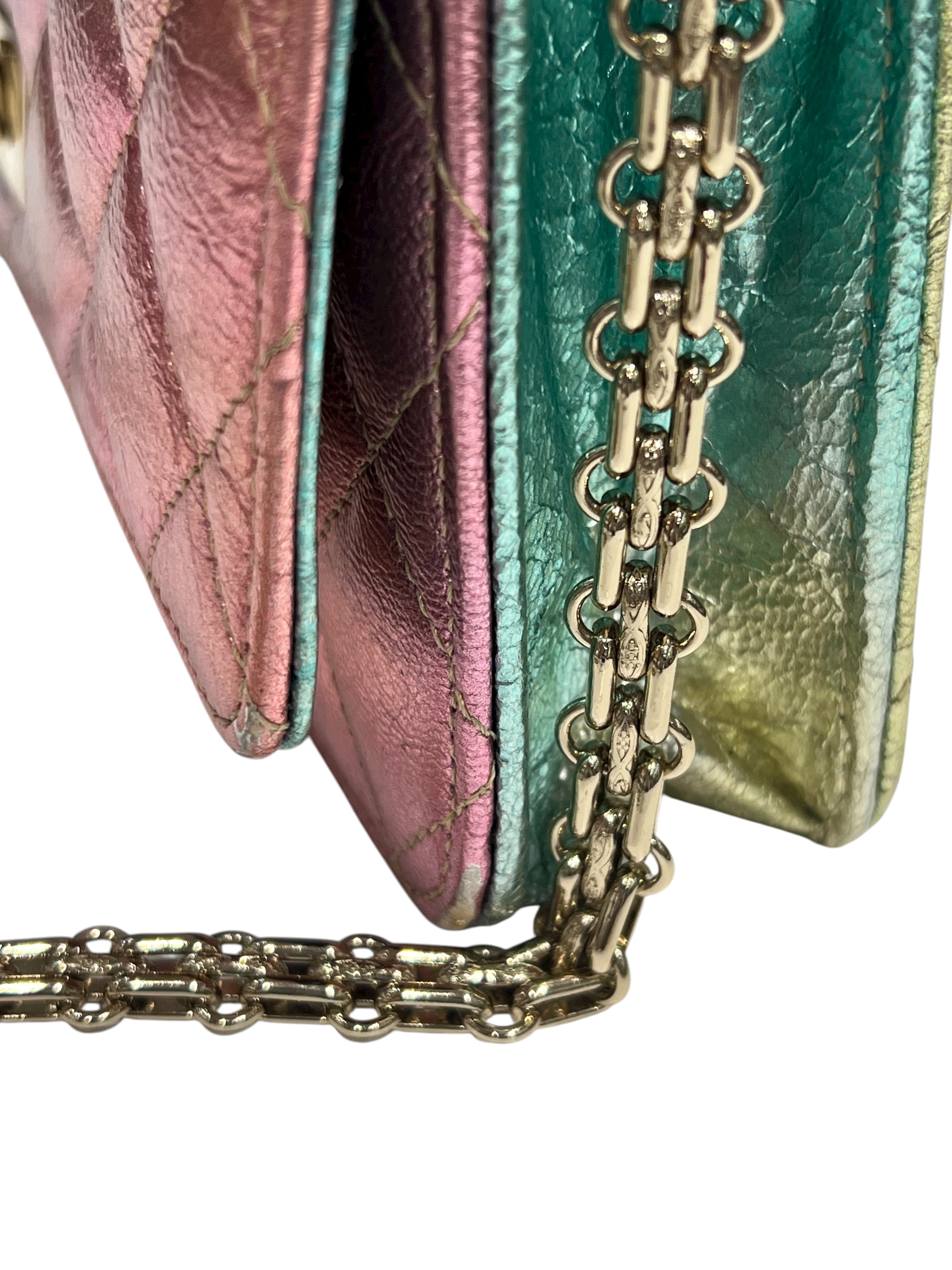 Chanel - Sac wallet on chain 2.55 irisé multicolore