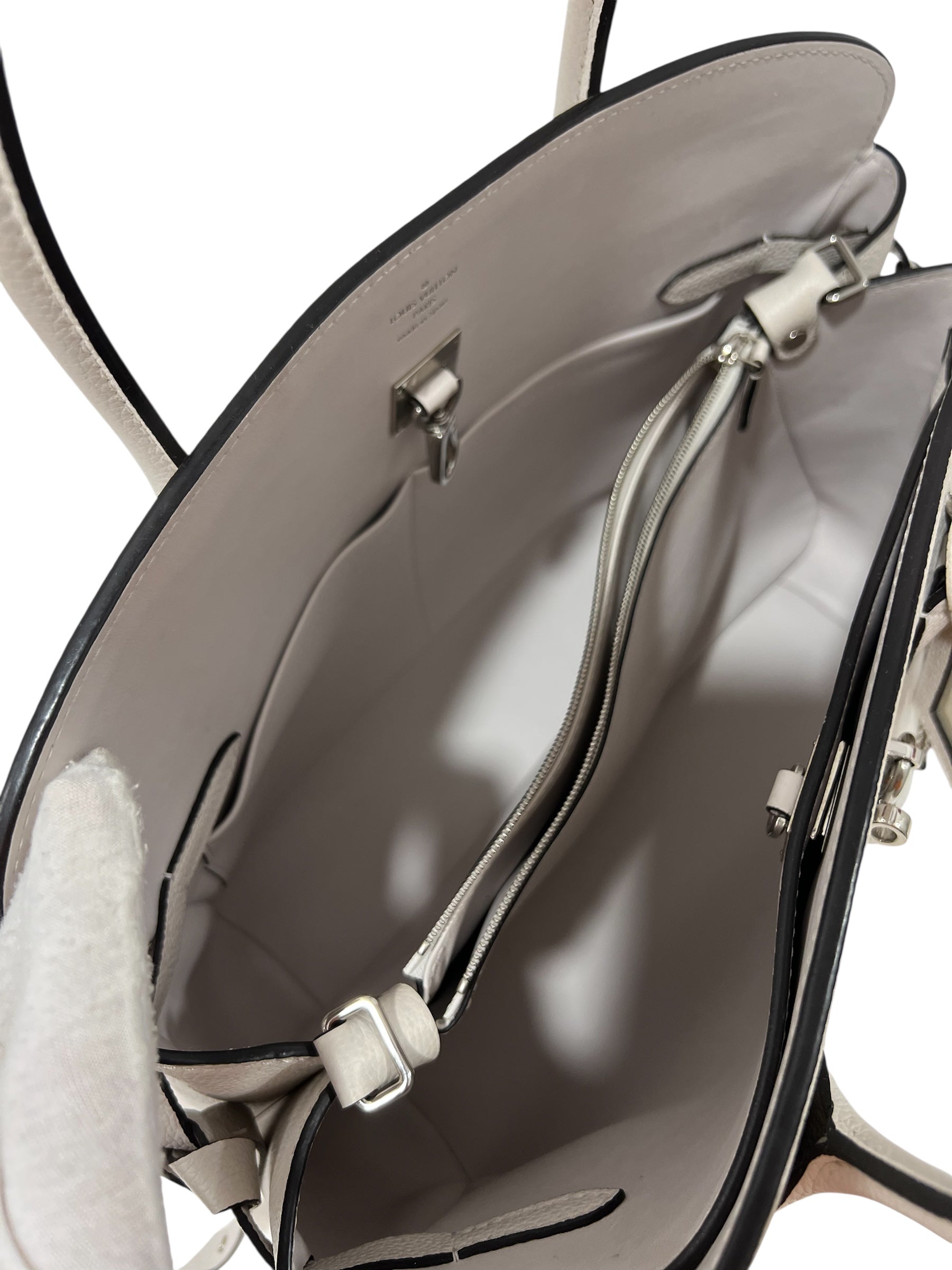 Louis Vuitton - sac Milla MM